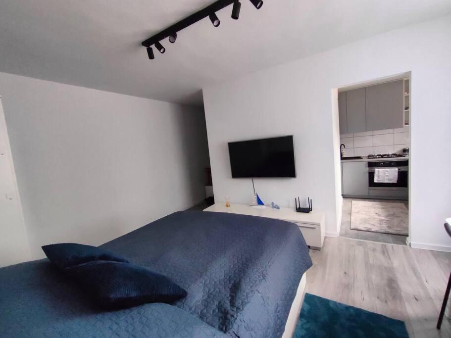 One-Bedroom Apartment photo 1