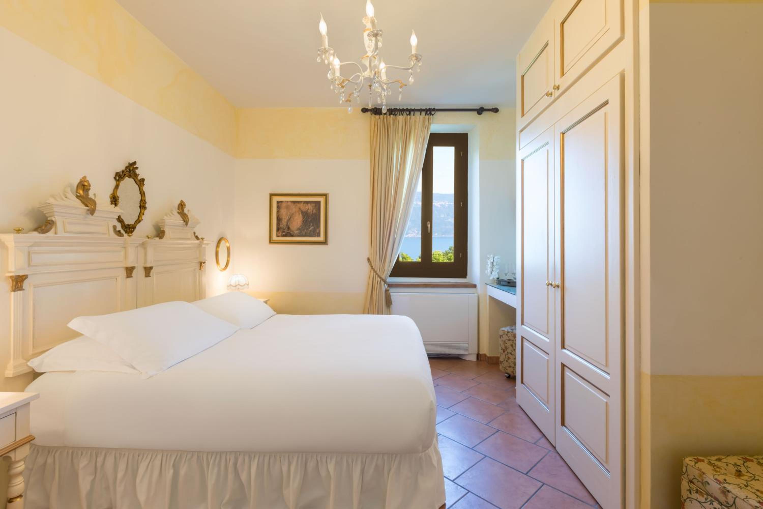 Junior Suite with Lake View - Annex - Photo 1