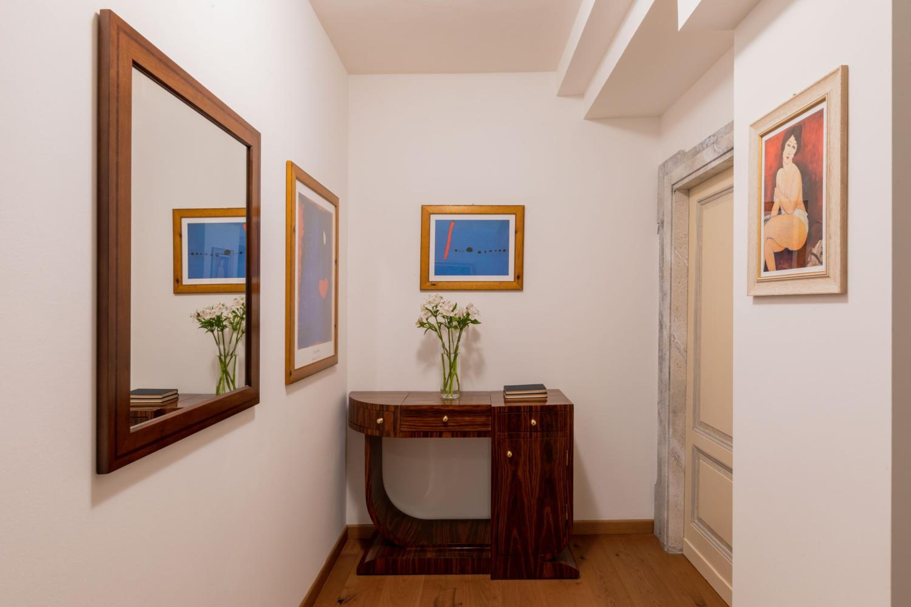 Junior Suite with Lake View - Annex - Photo 11