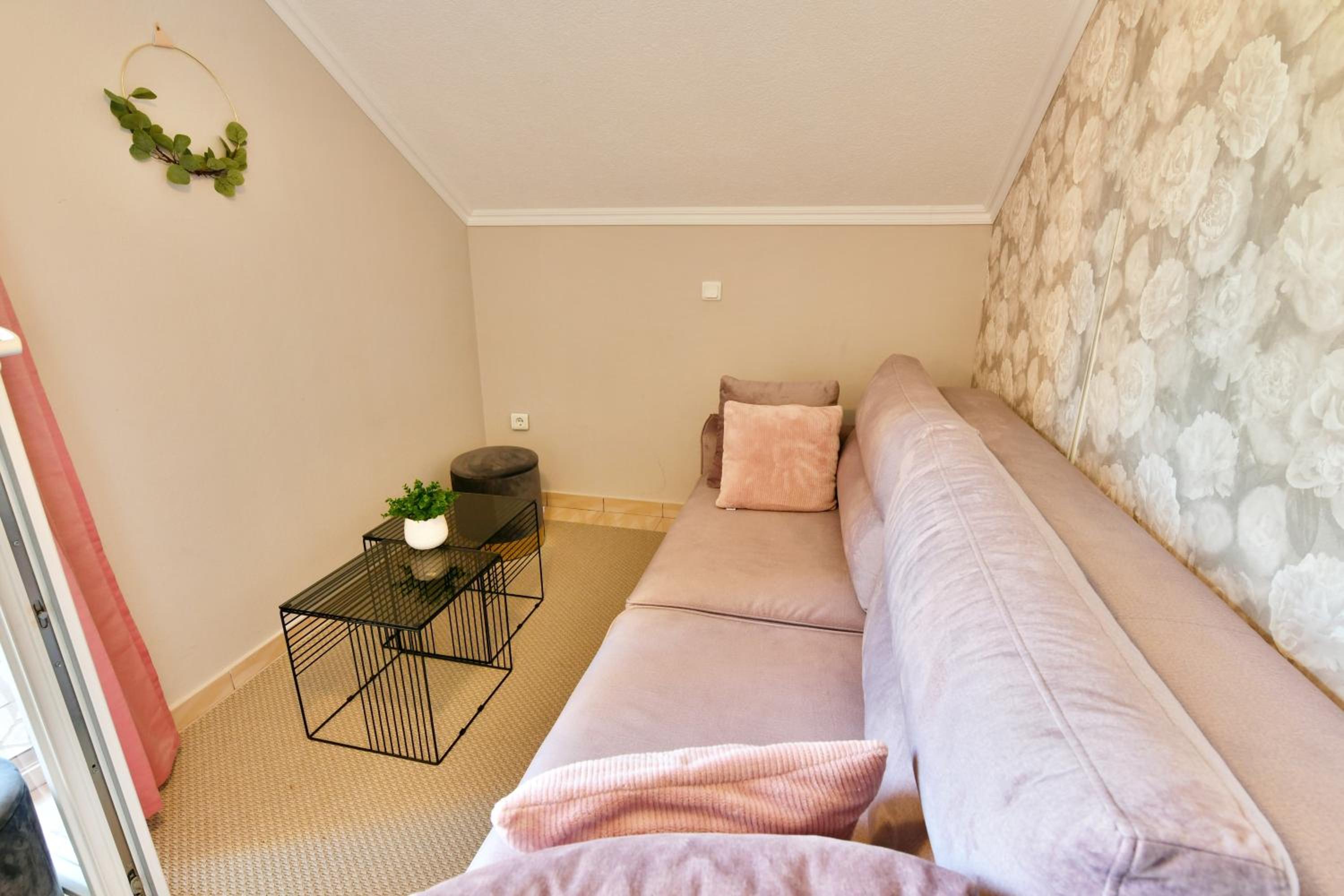 Apartment with Mountain View photo 2