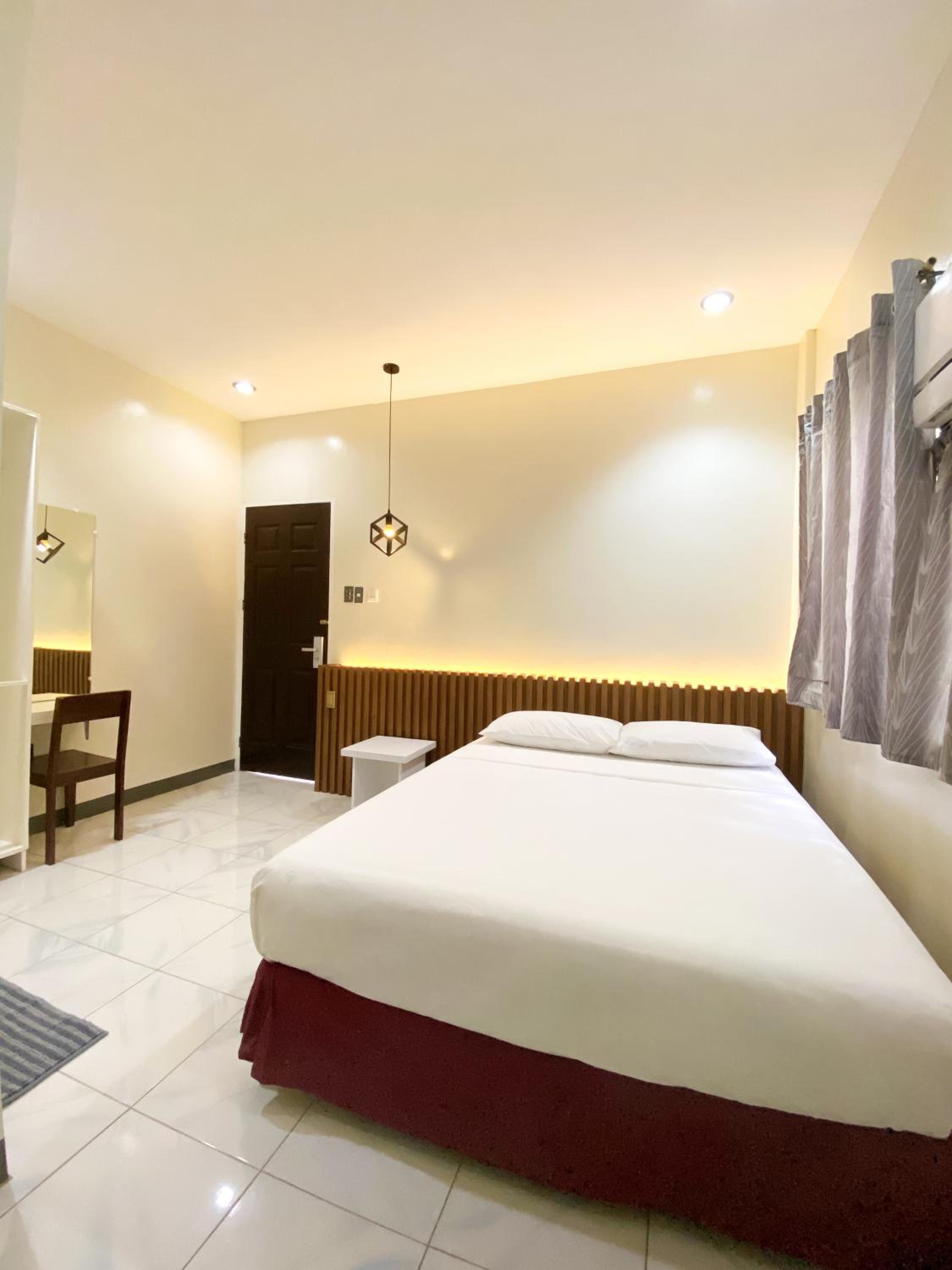 Budget Double Room - Photo 4