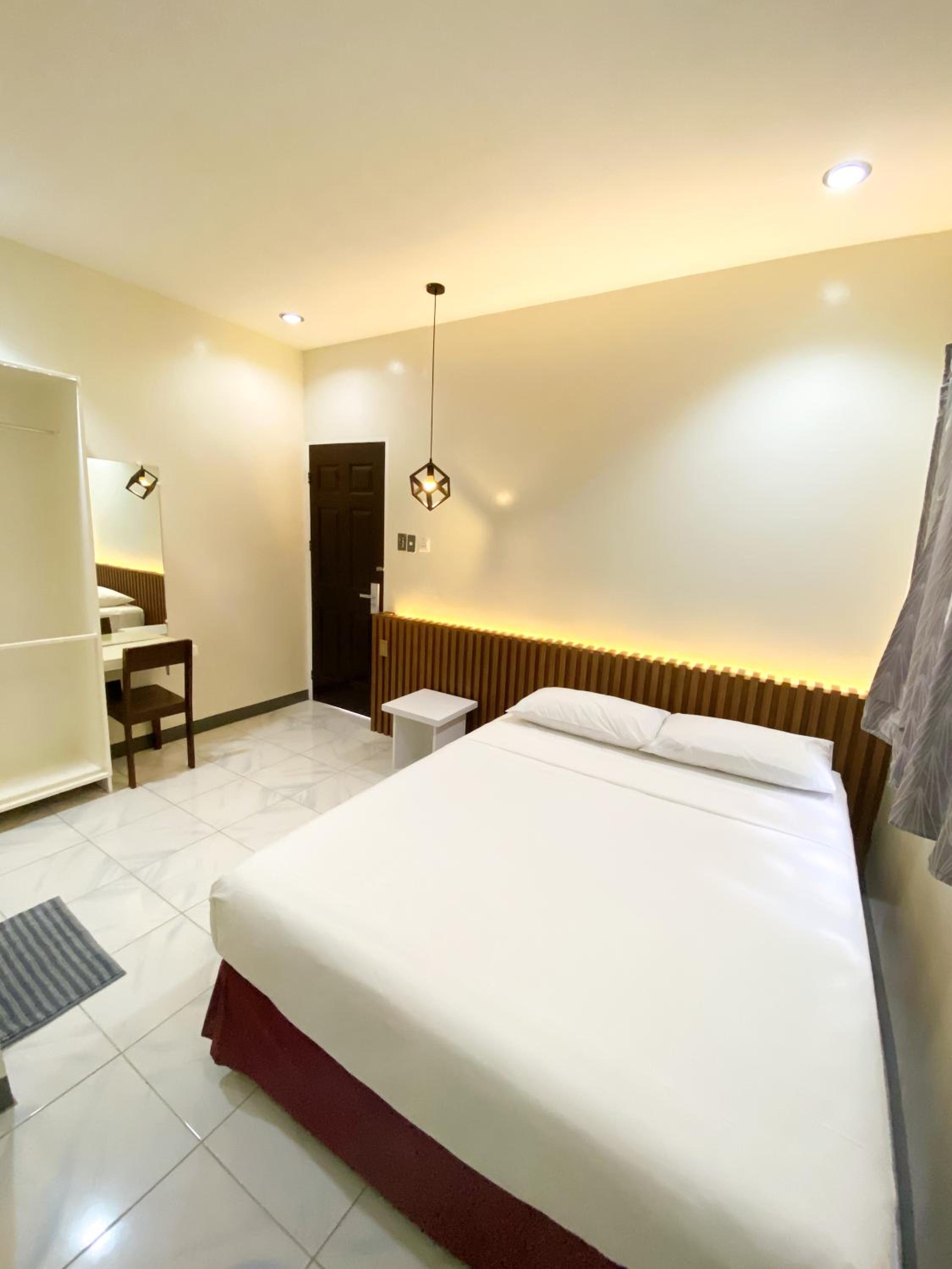 Budget Double Room - Photo 3