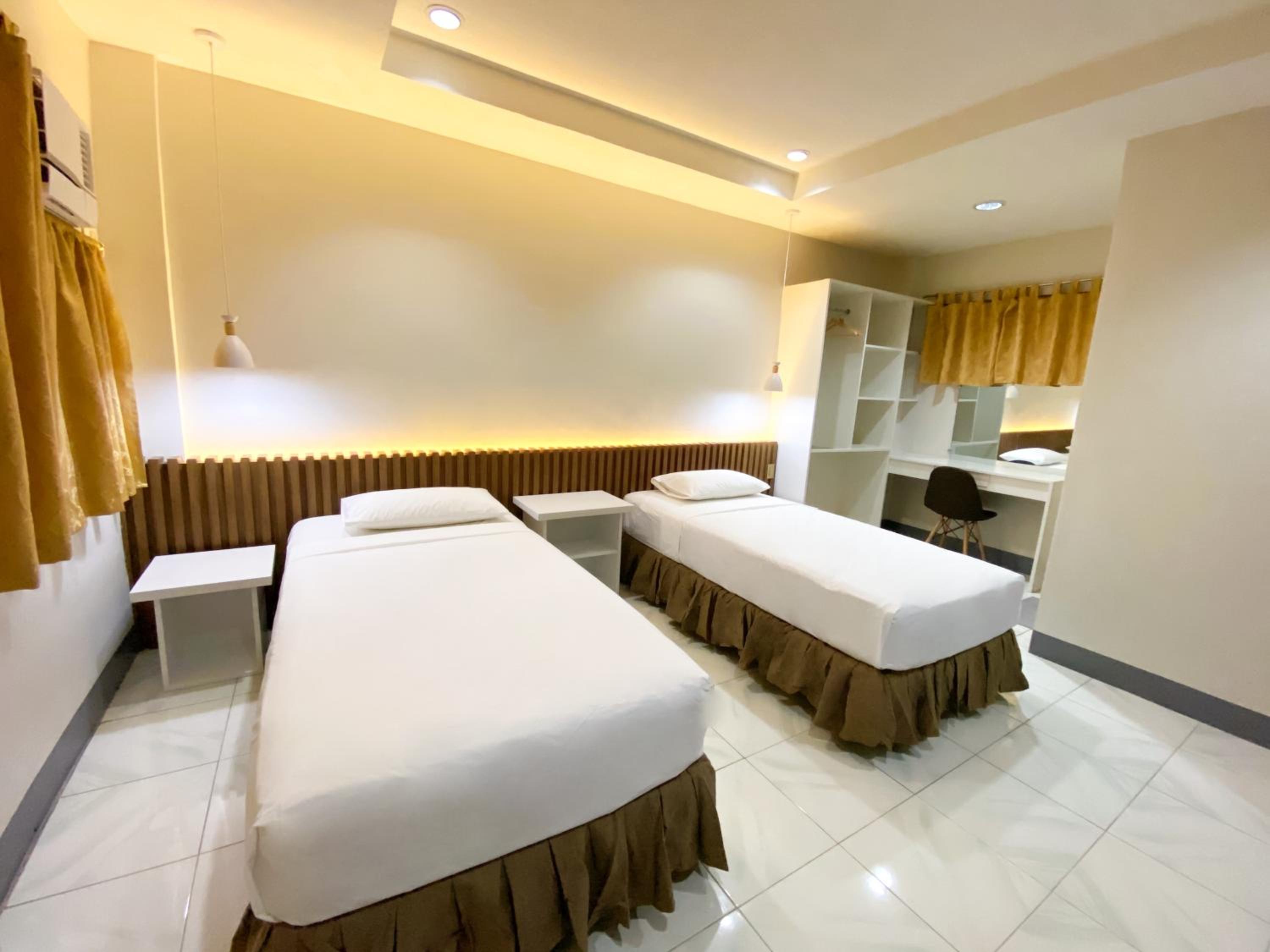 Twin Room - Photo 3