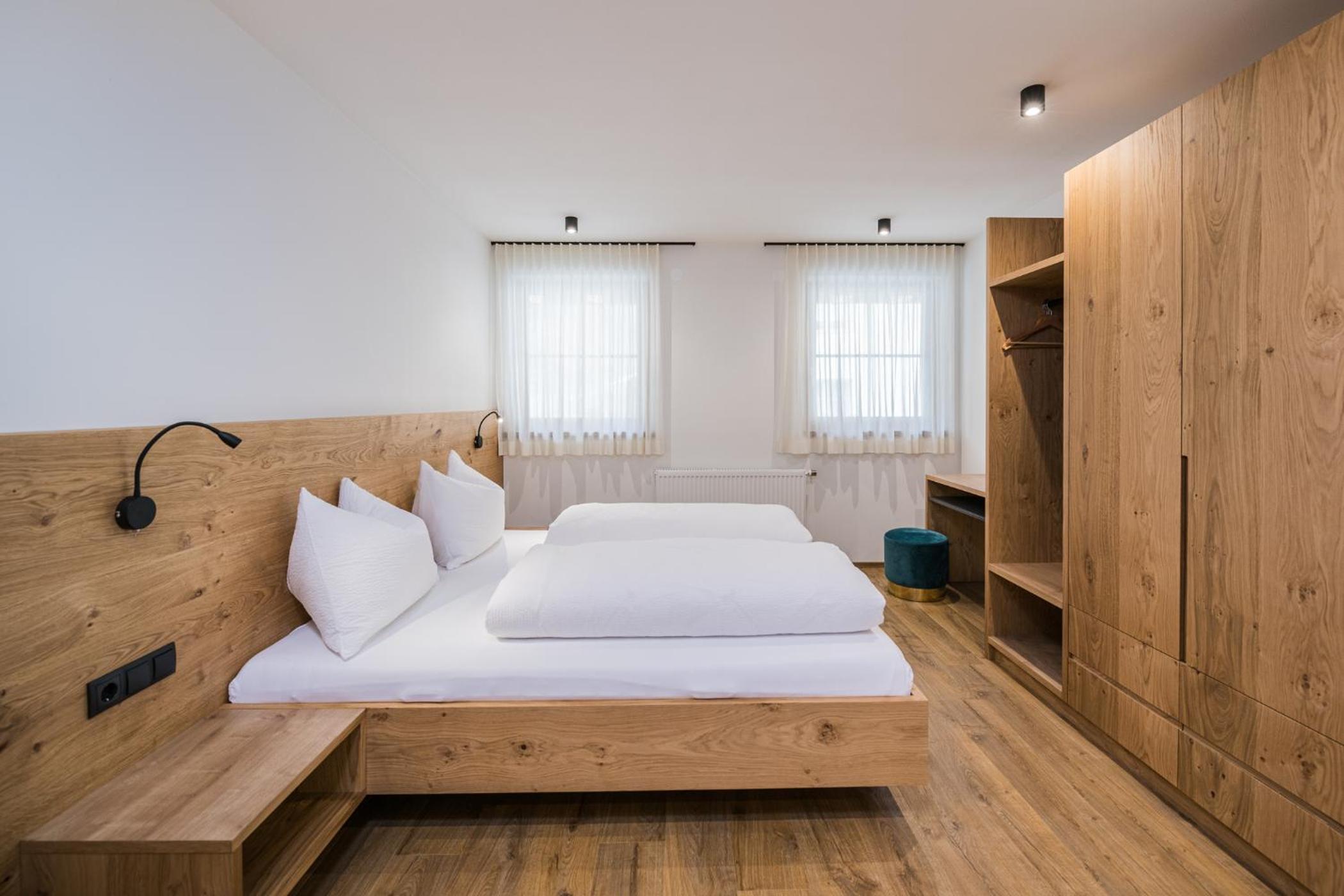 Two-Bedroom Deluxe Apartment with Garden View photo 2