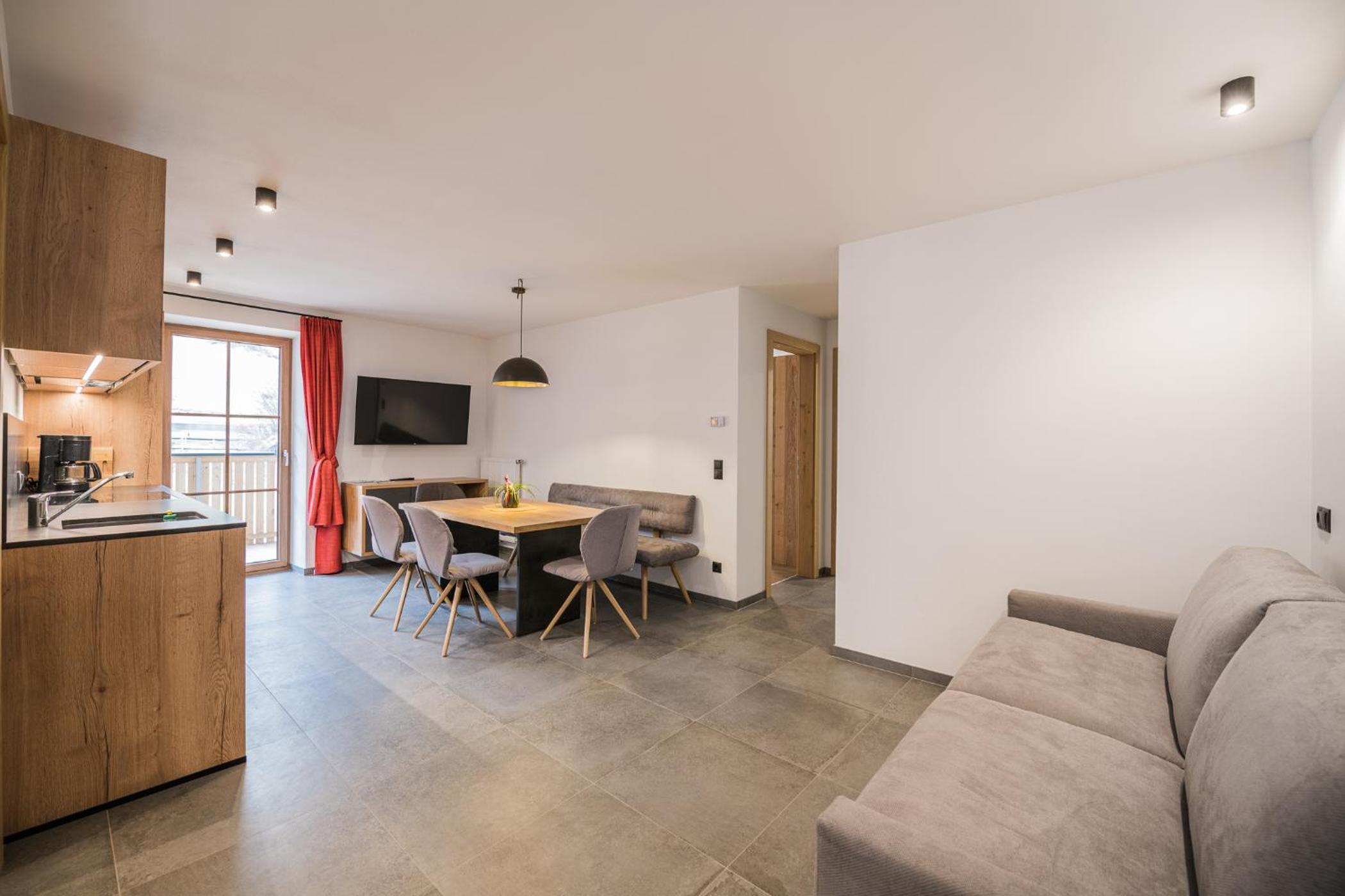 Three-Bedroom Premium Apartment with Balcony photo 2