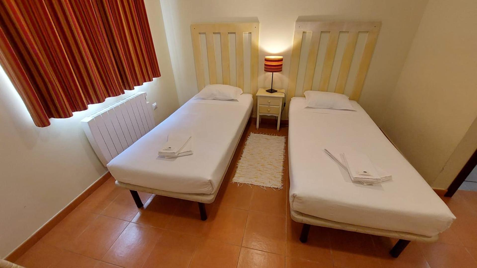 Twin Room with Private Bathroom - Photo 3