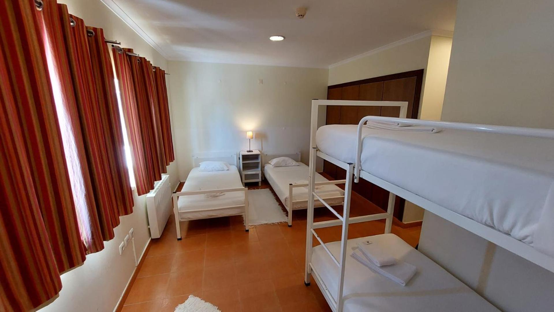 Family Room with Private Bathroom - Photo 7