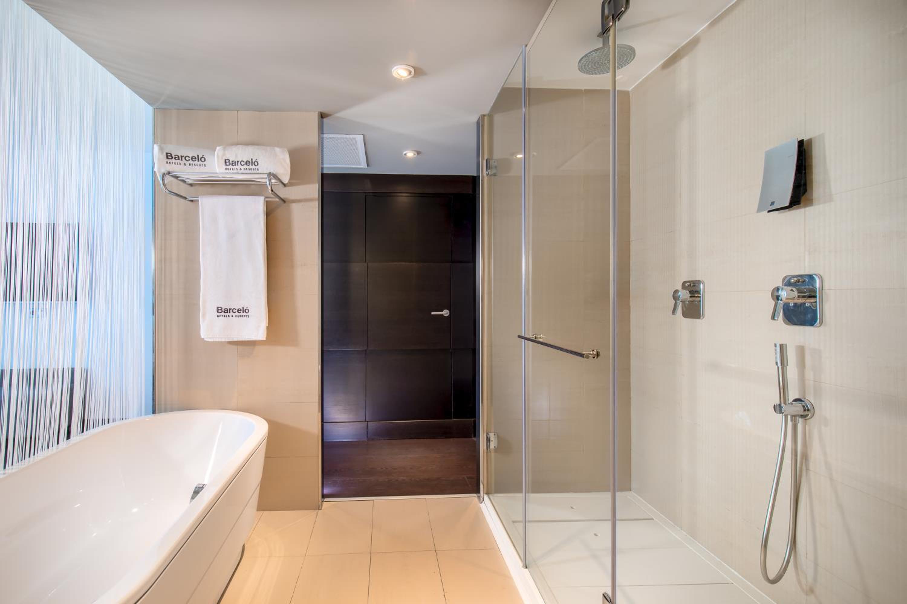 Suite - Photo 5