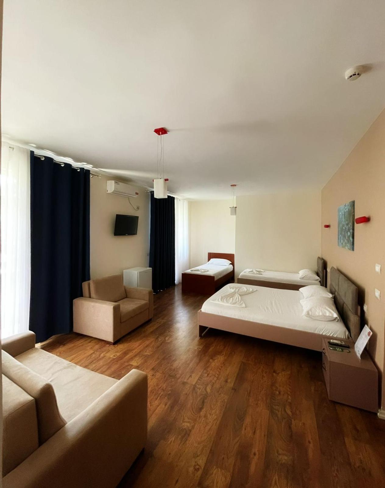Deluxe Family Room