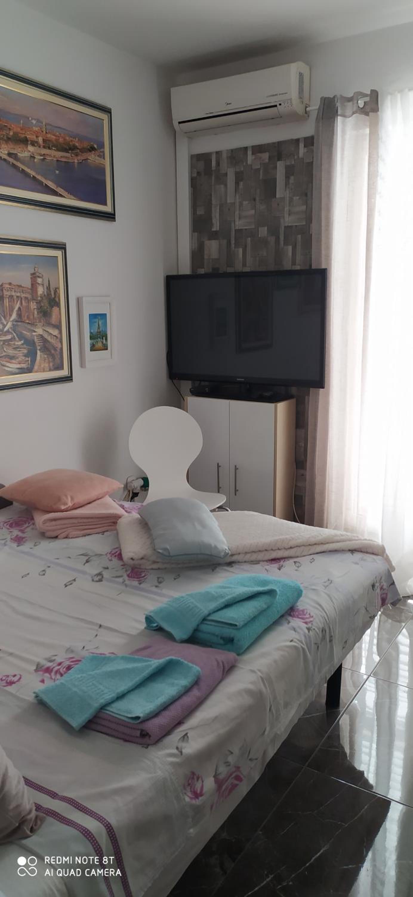 Studio Apartment - Photo 1