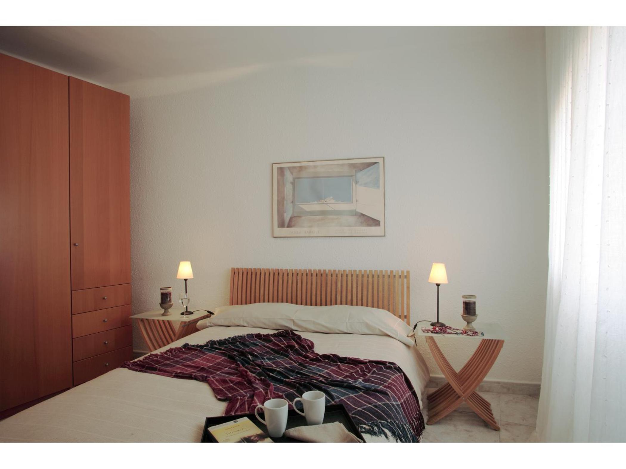 One-Bedroom Apartment - Plaça Guinardó 2 photo 3