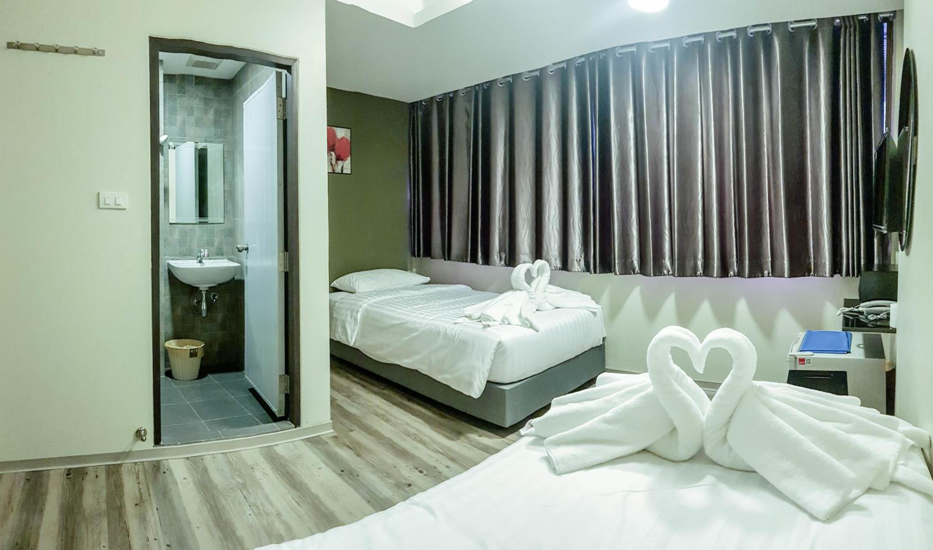Deluxe Twin Room photo 2