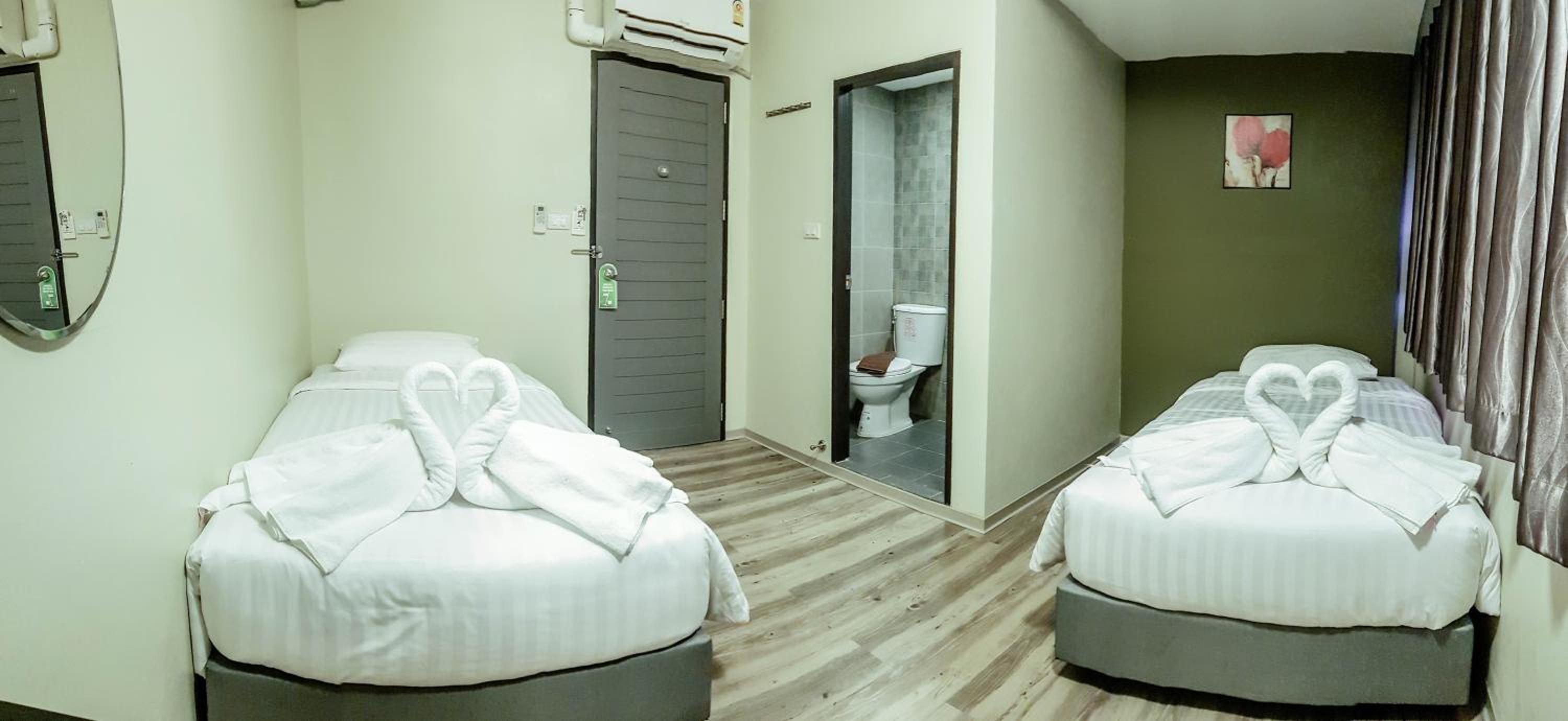 Deluxe Twin Room photo 2