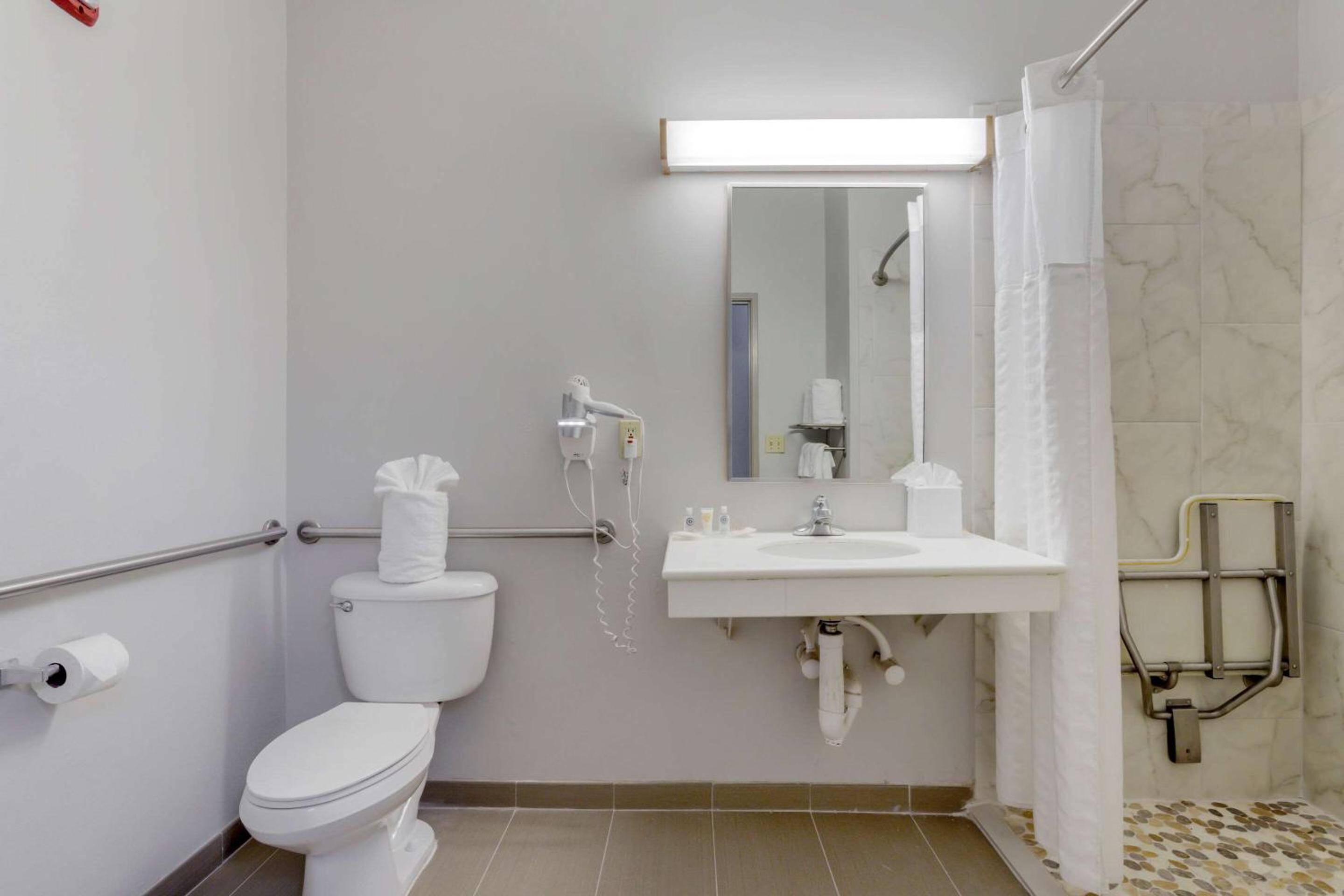King Suite - Accessible/Non-Smoking