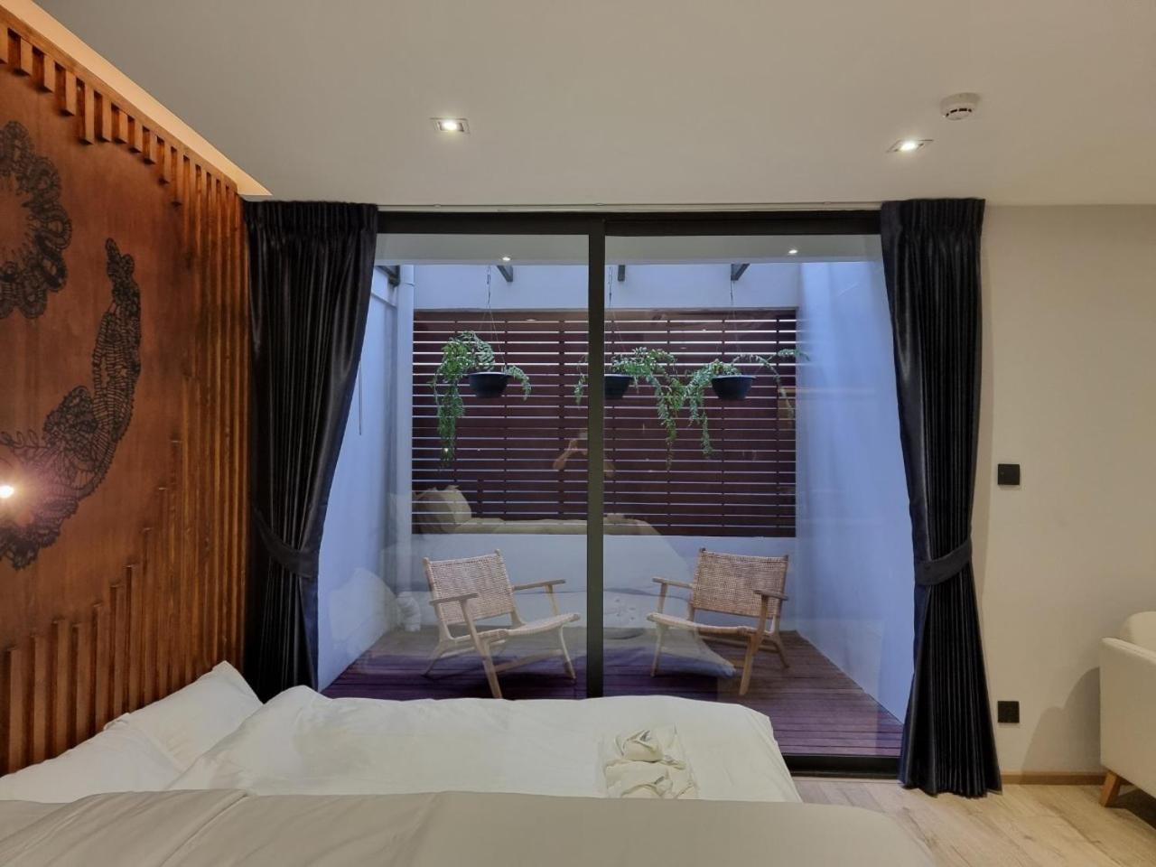 Family Room with Balcony photo 3