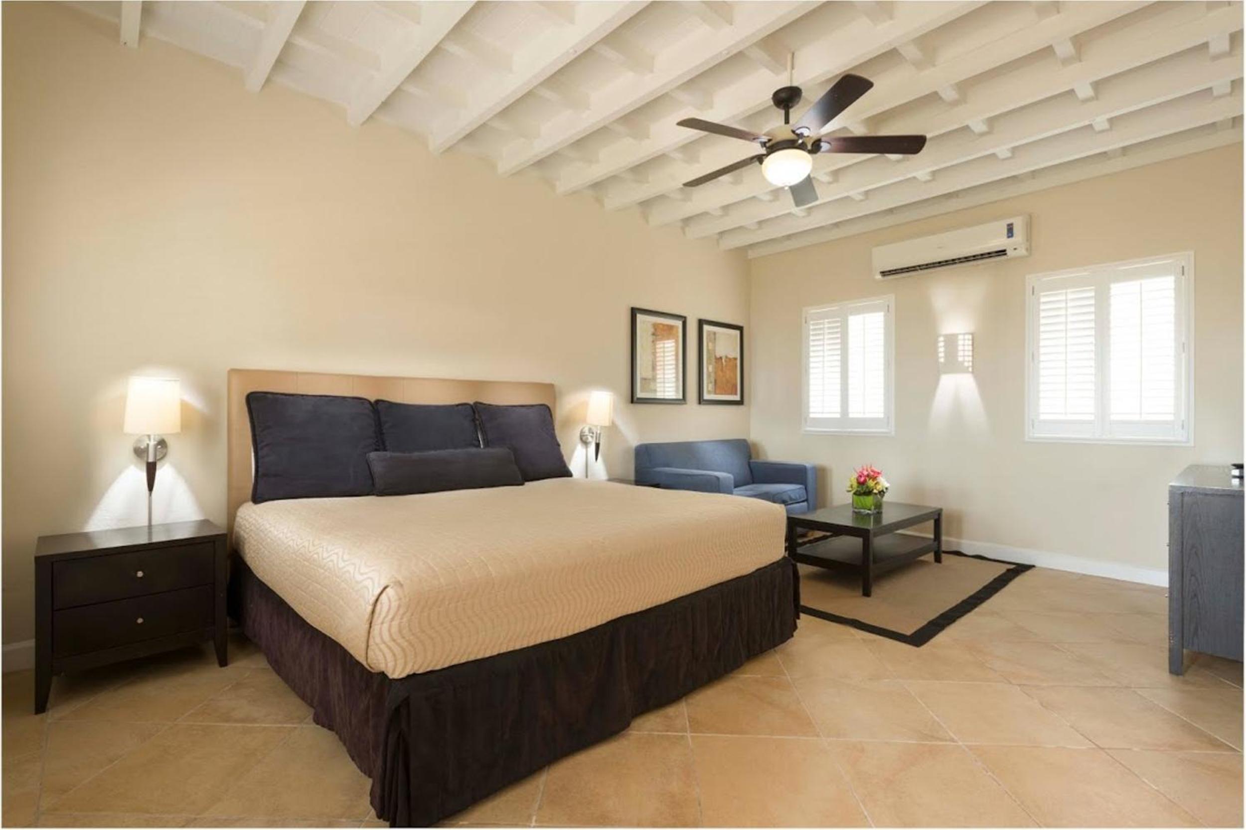 One-Bedroom Suite thumbnail 6