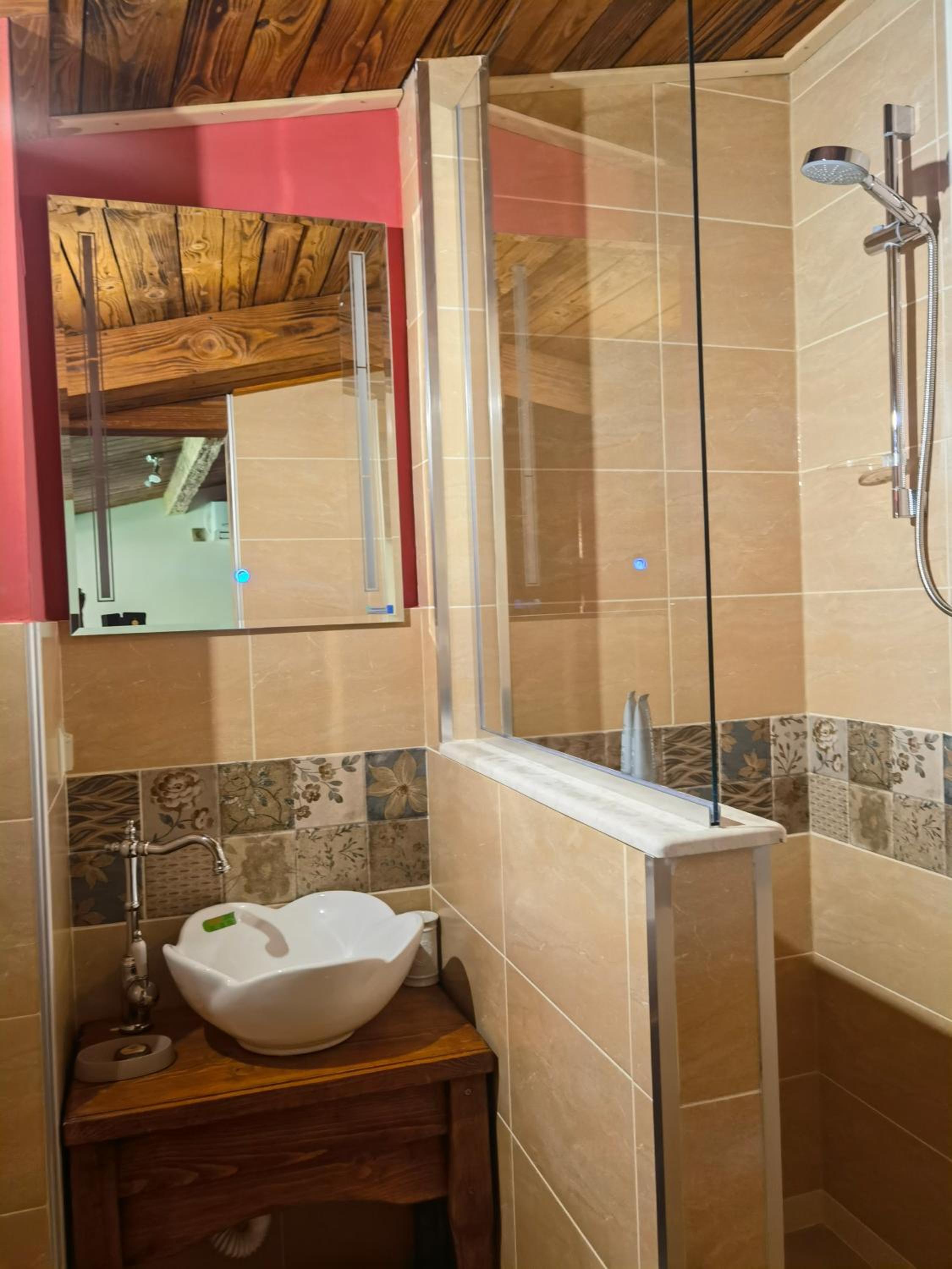 Triple Room with Private Bathroom photo 3