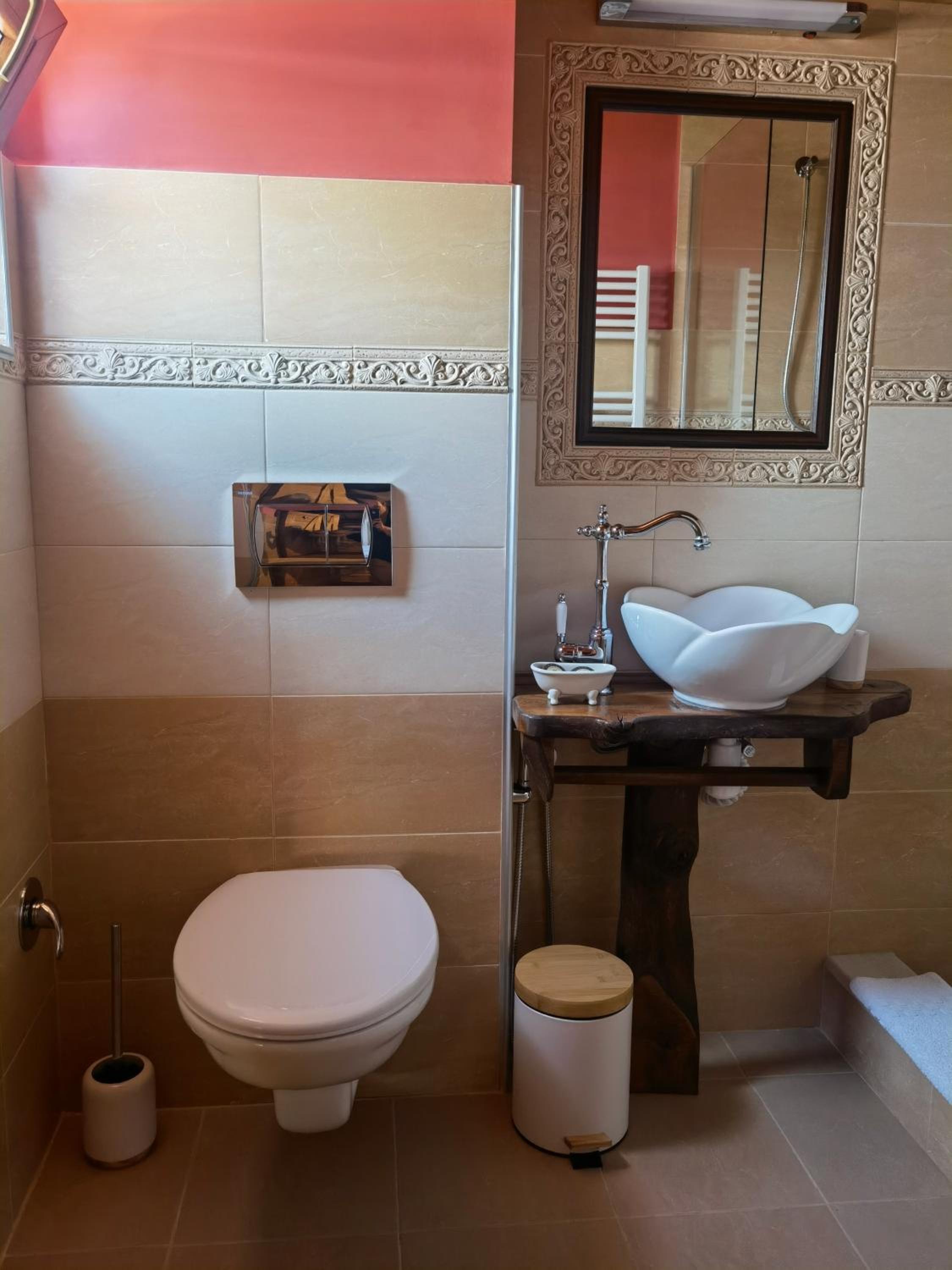 Double Room with Private Bathroom photo 3