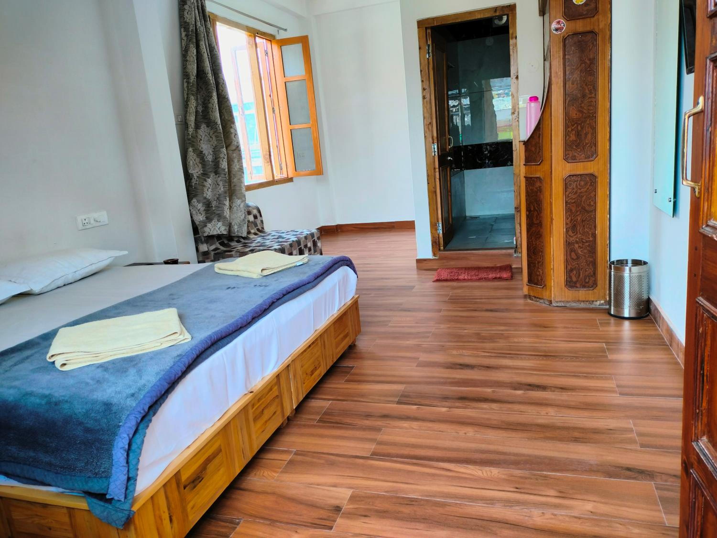 Standard Double Room - Photo 3