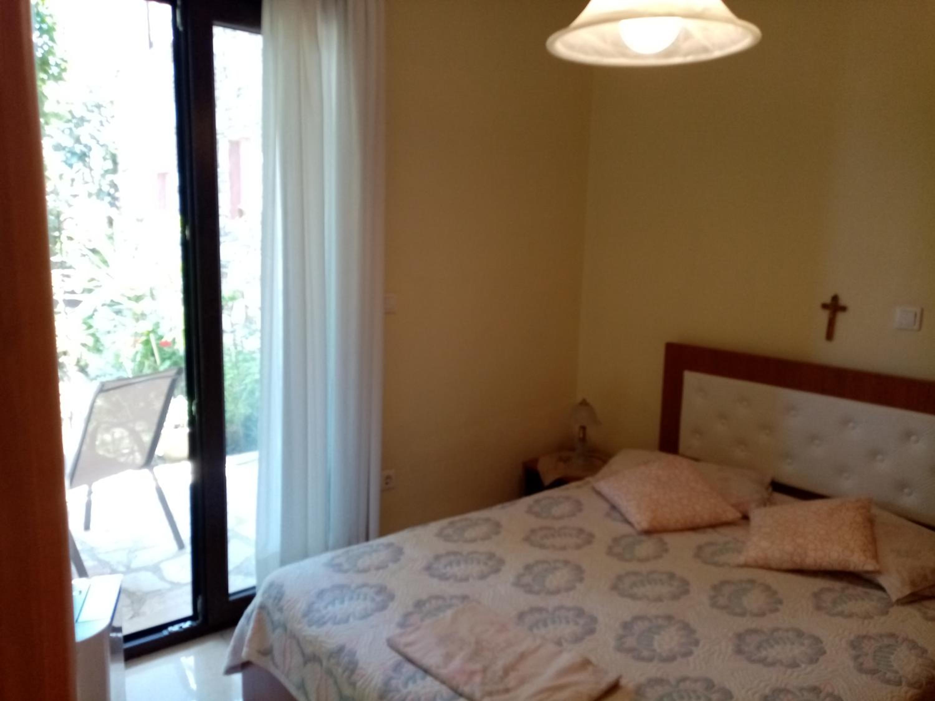 One-Bedroom Apartment - Photo 3