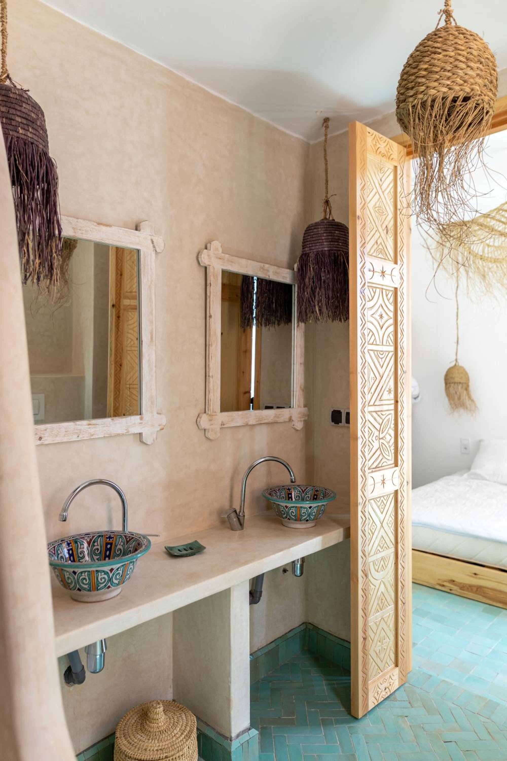 Deluxe Double Room with Balcony photo 3