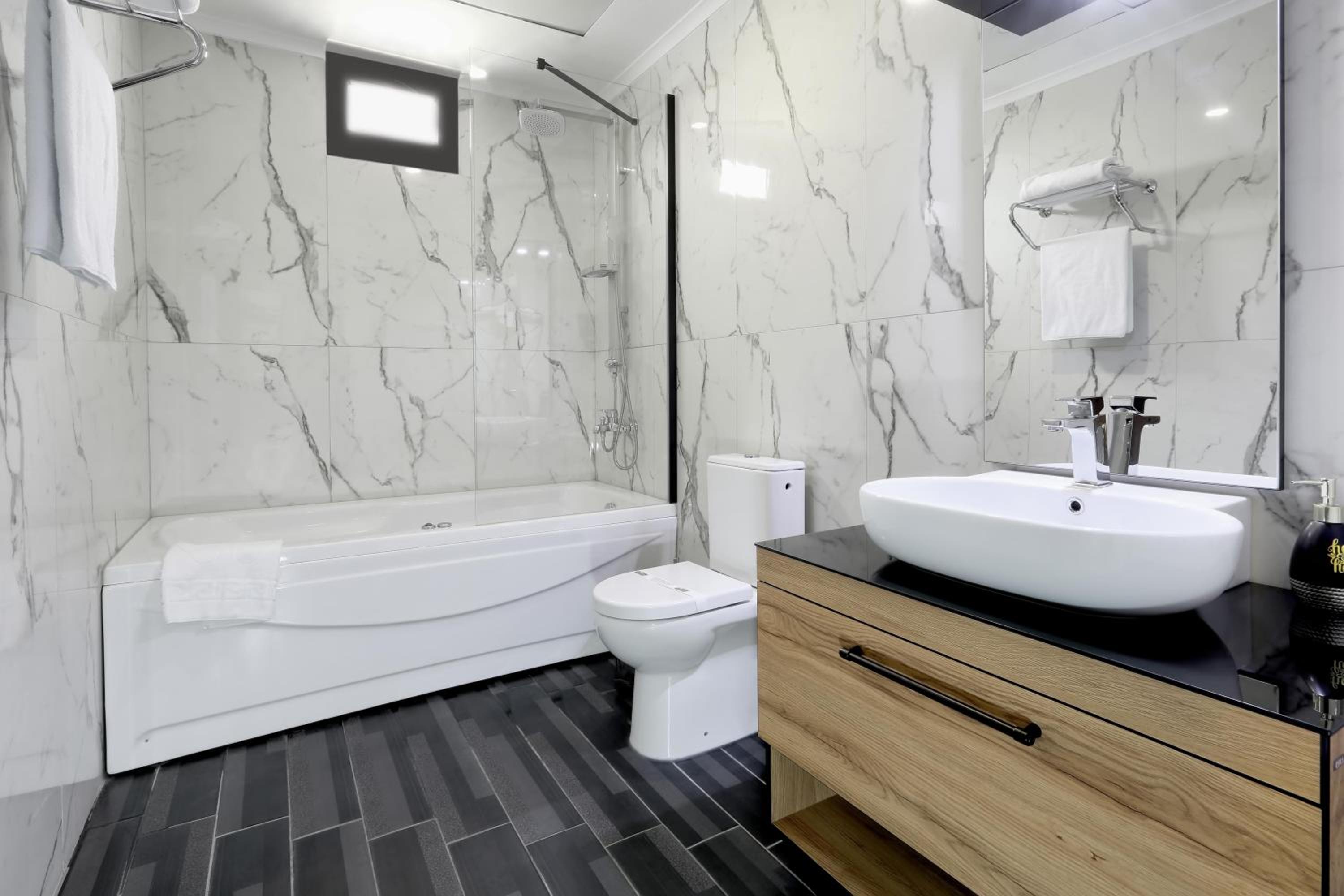 Deluxe Double Room with Bath photo 2