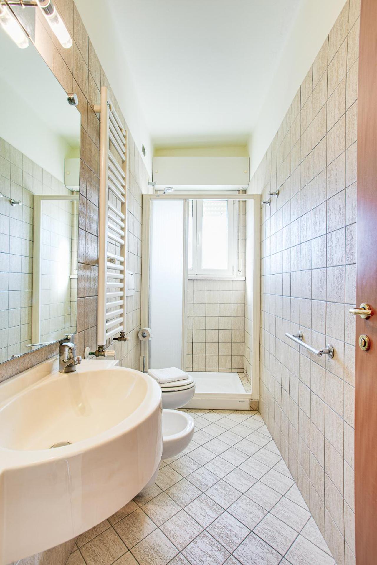 Double or Twin Room with City View - Photo 11