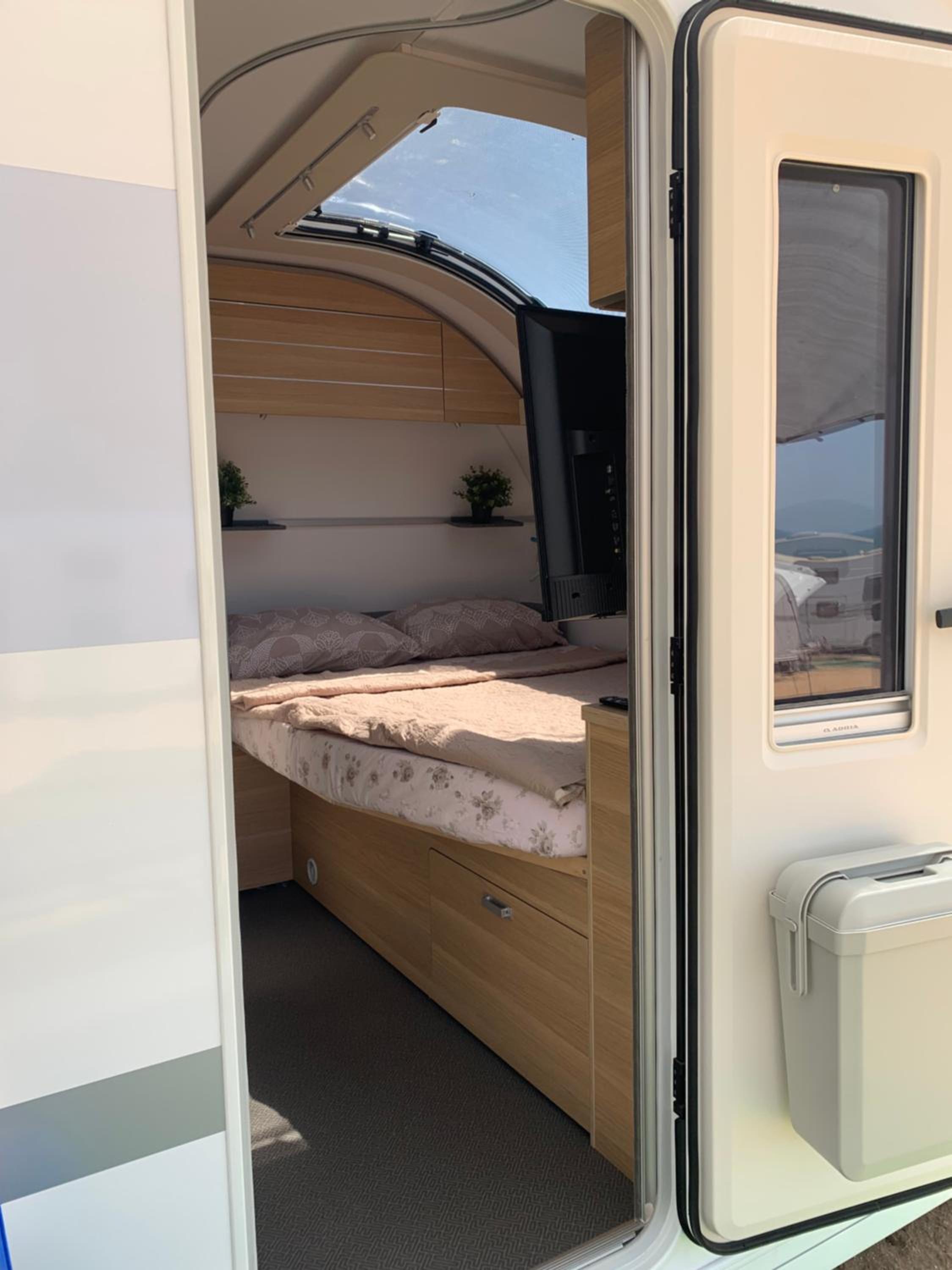 Caravan photo 1