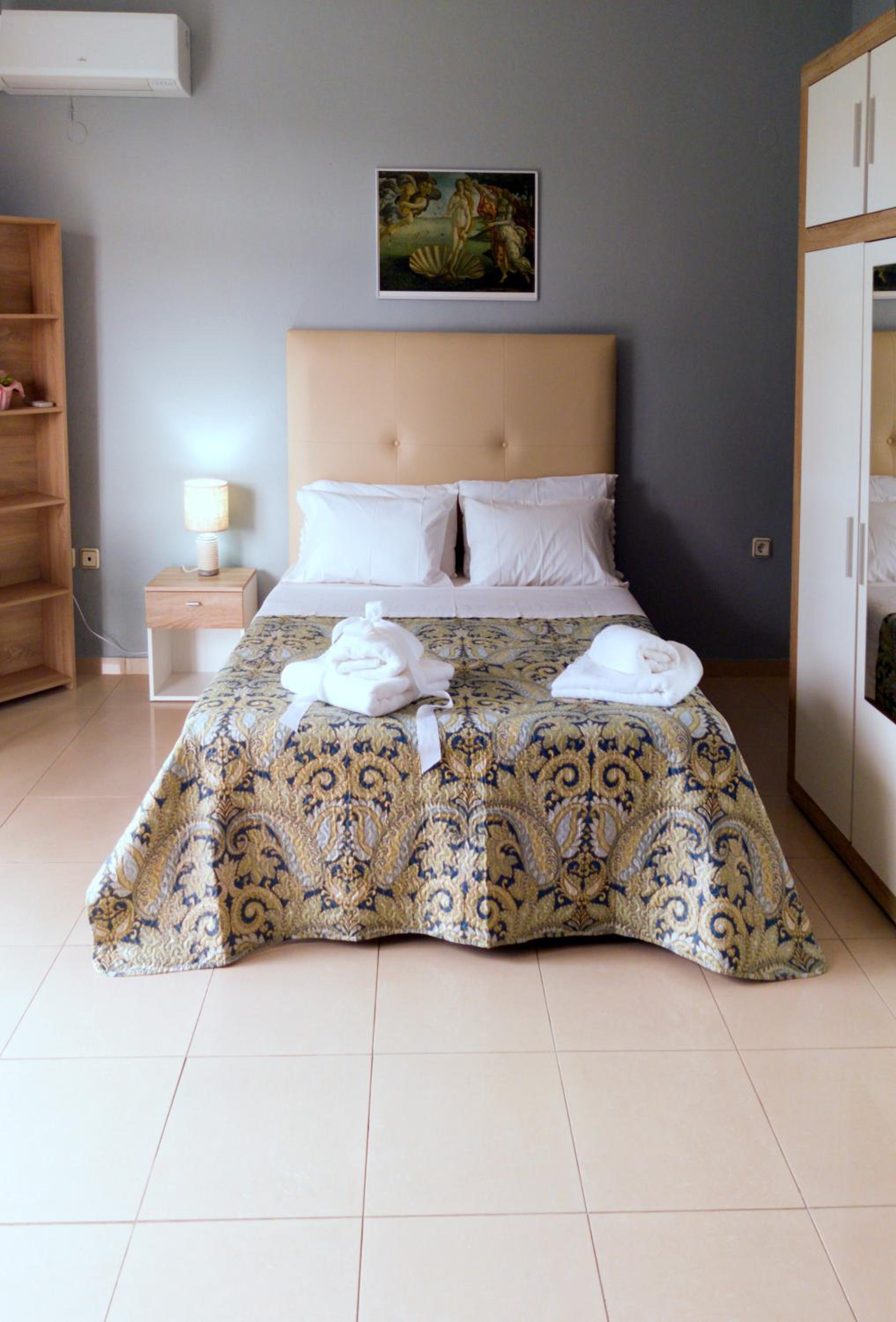 One-Bedroom Apartment - Photo 34