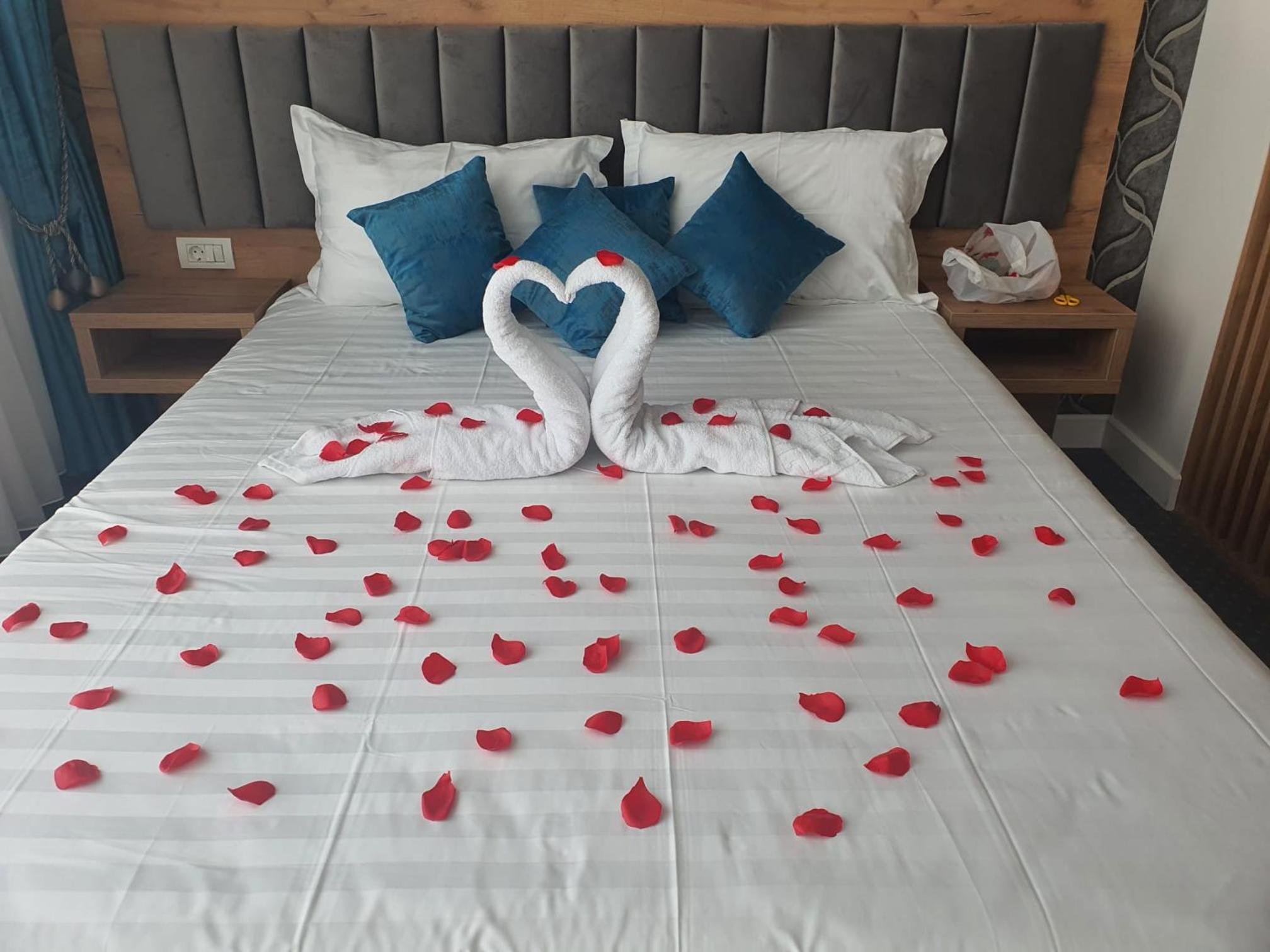 Deluxe Double Room with Balcony - Photo 2