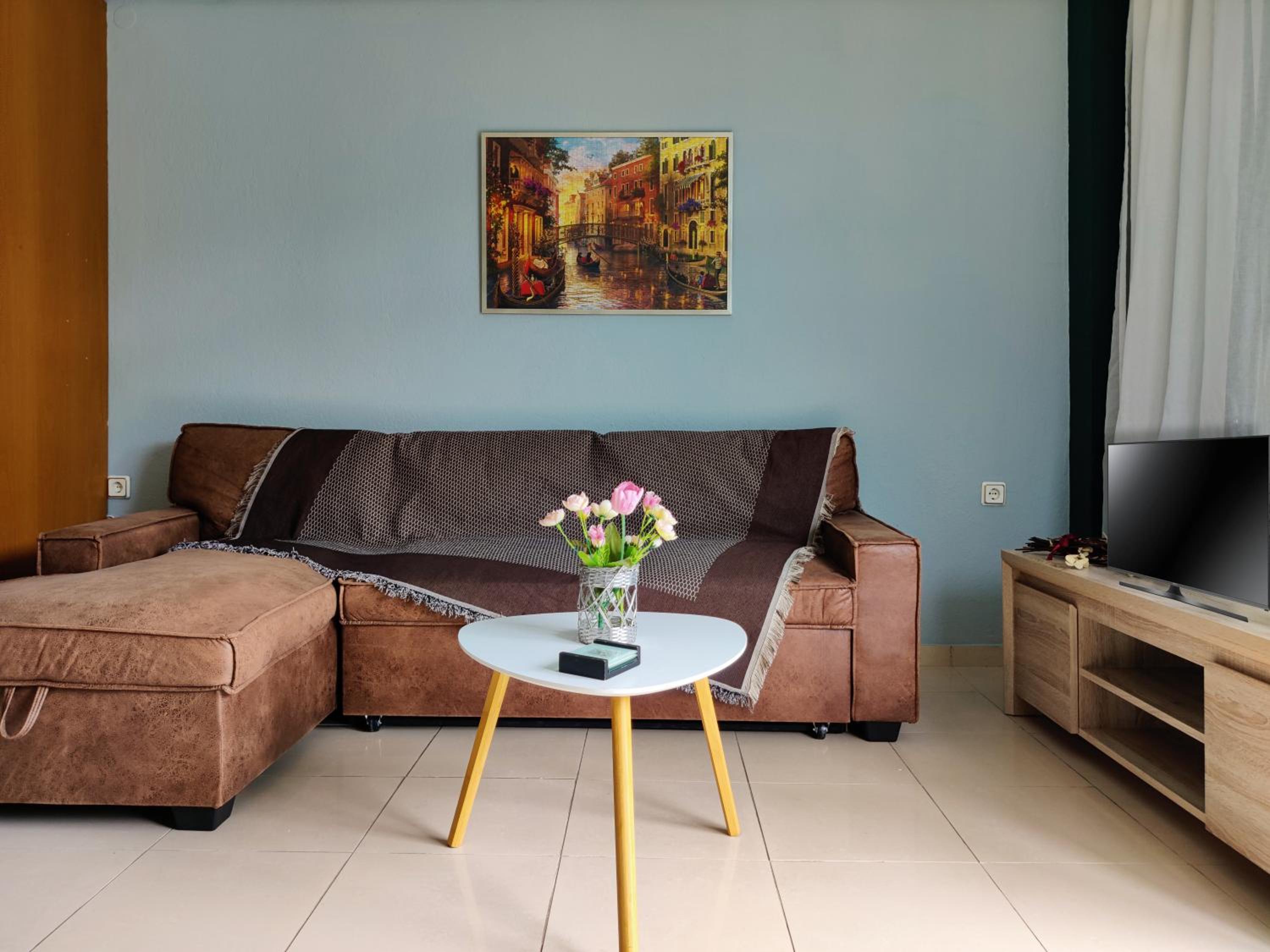 One-Bedroom Apartment - Photo 4