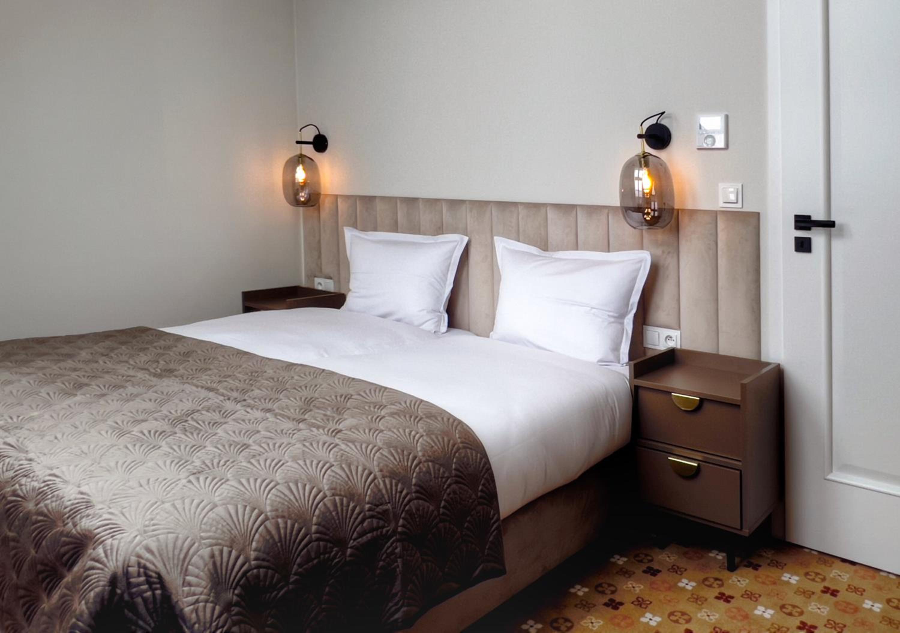 Executive Suite - Photo 1