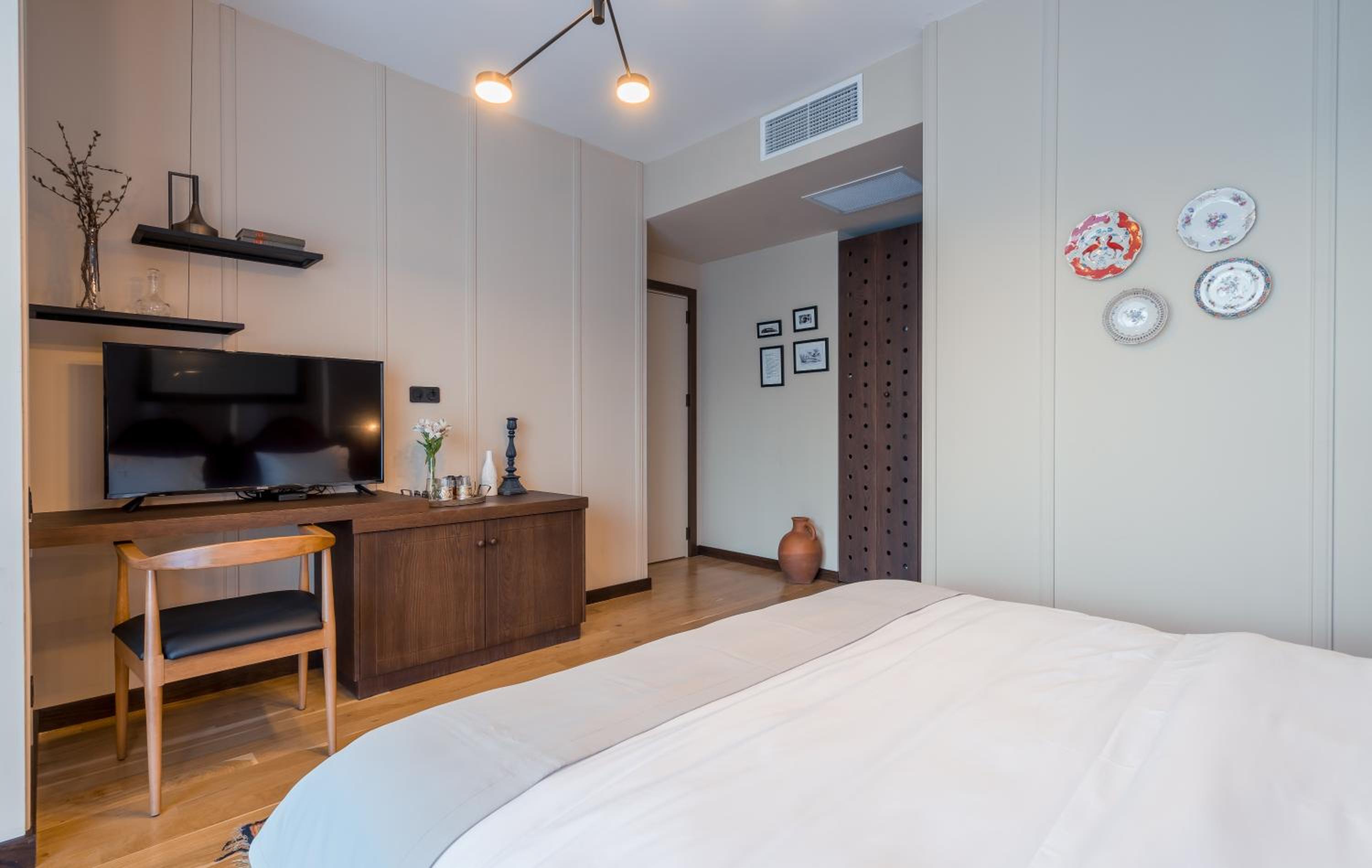 Deluxe Double Room with Balcony photo 2