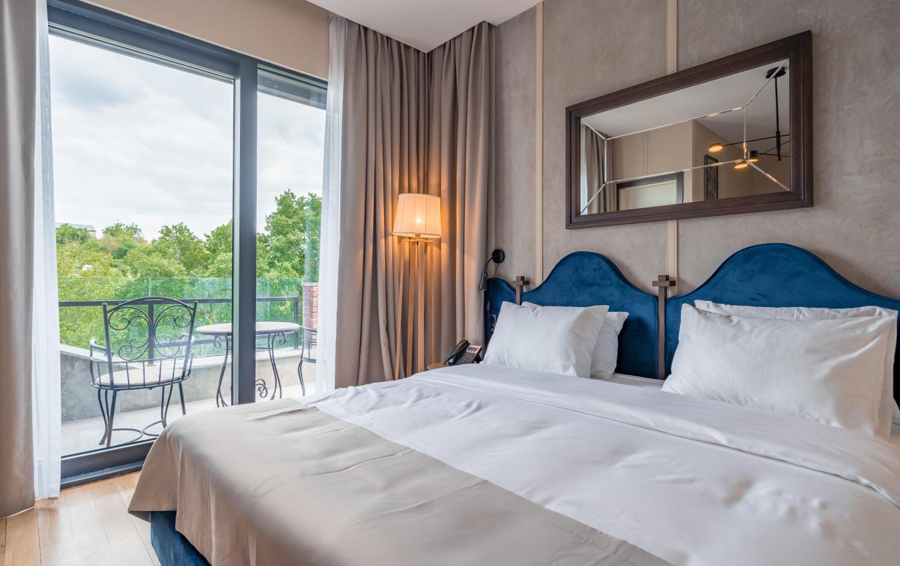 Deluxe Double Room with Balcony photo 3