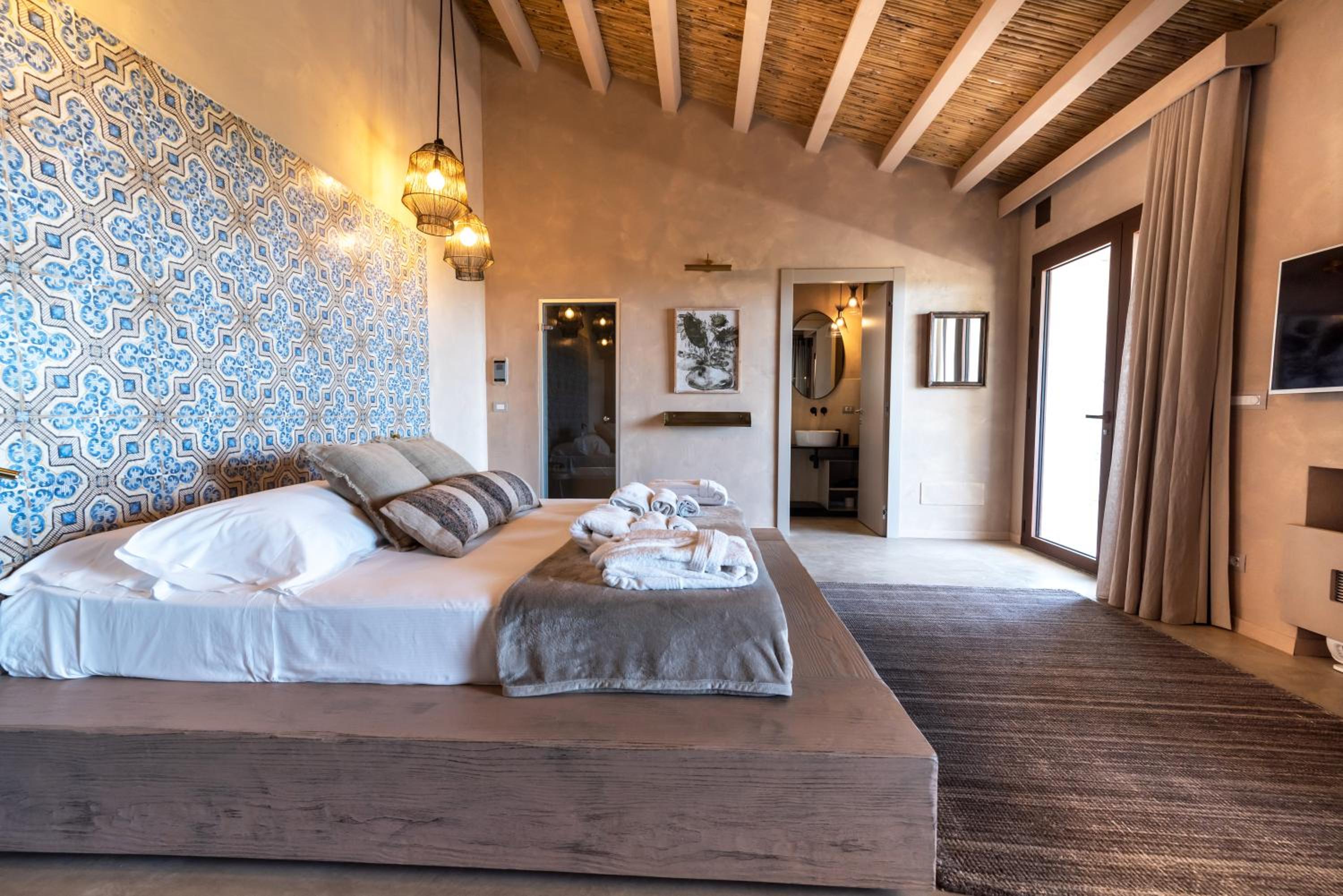Suite with Spa Access - Photo 2