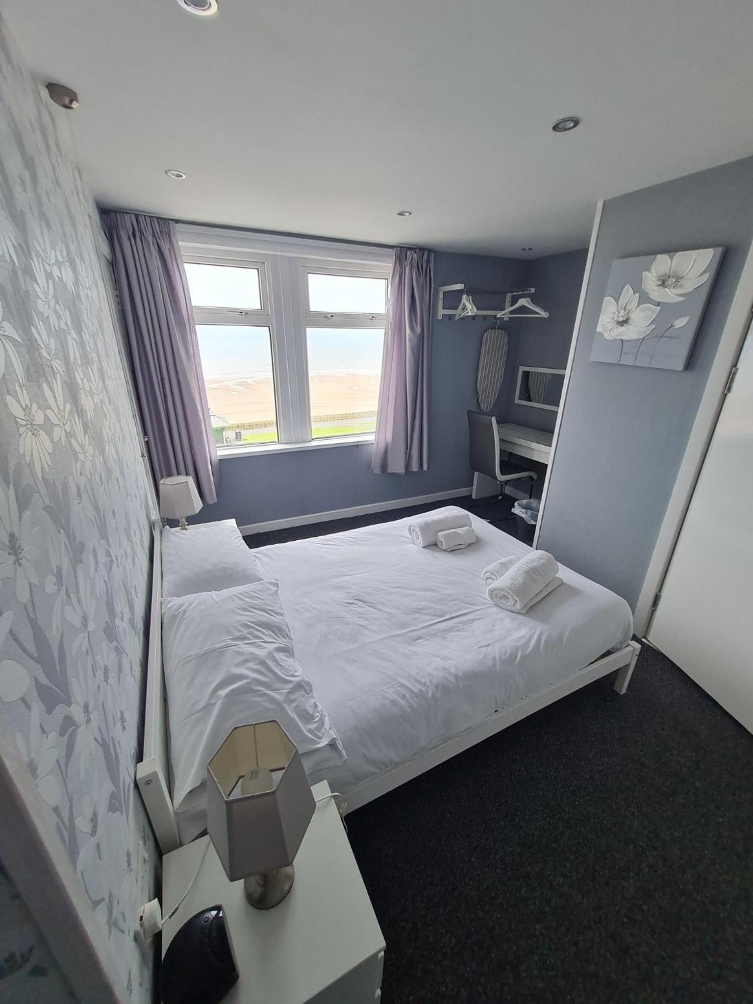 Family Interconnecting Room with Sea View - Photo 5