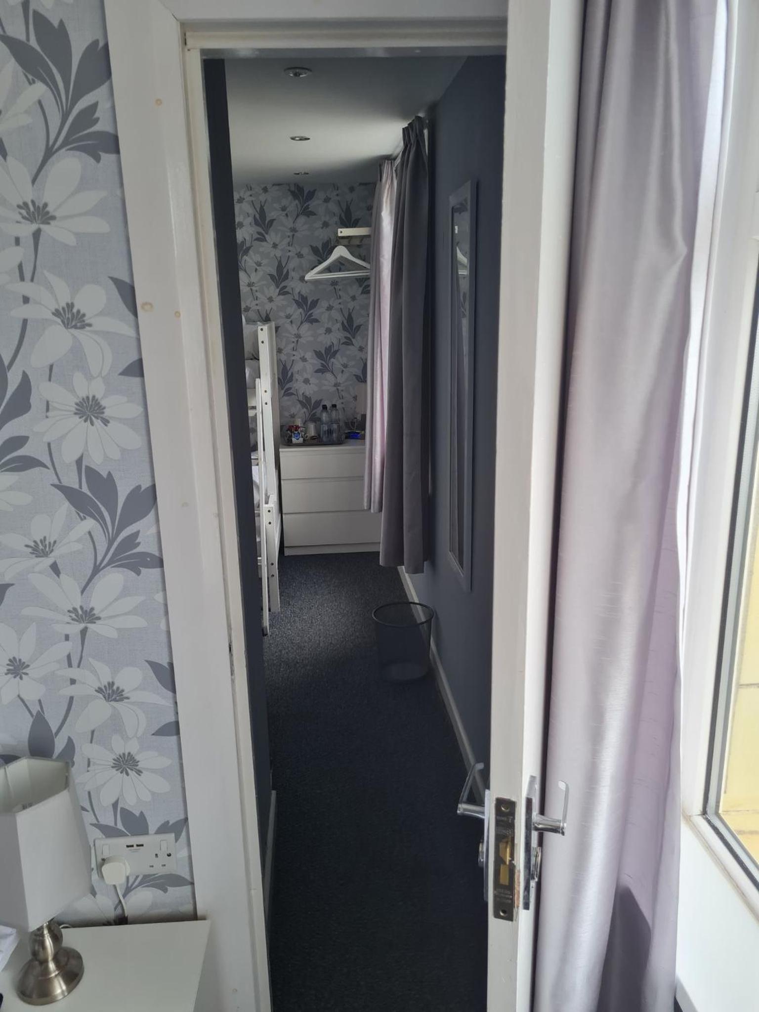 Family Interconnecting Room with Sea View - Photo 6