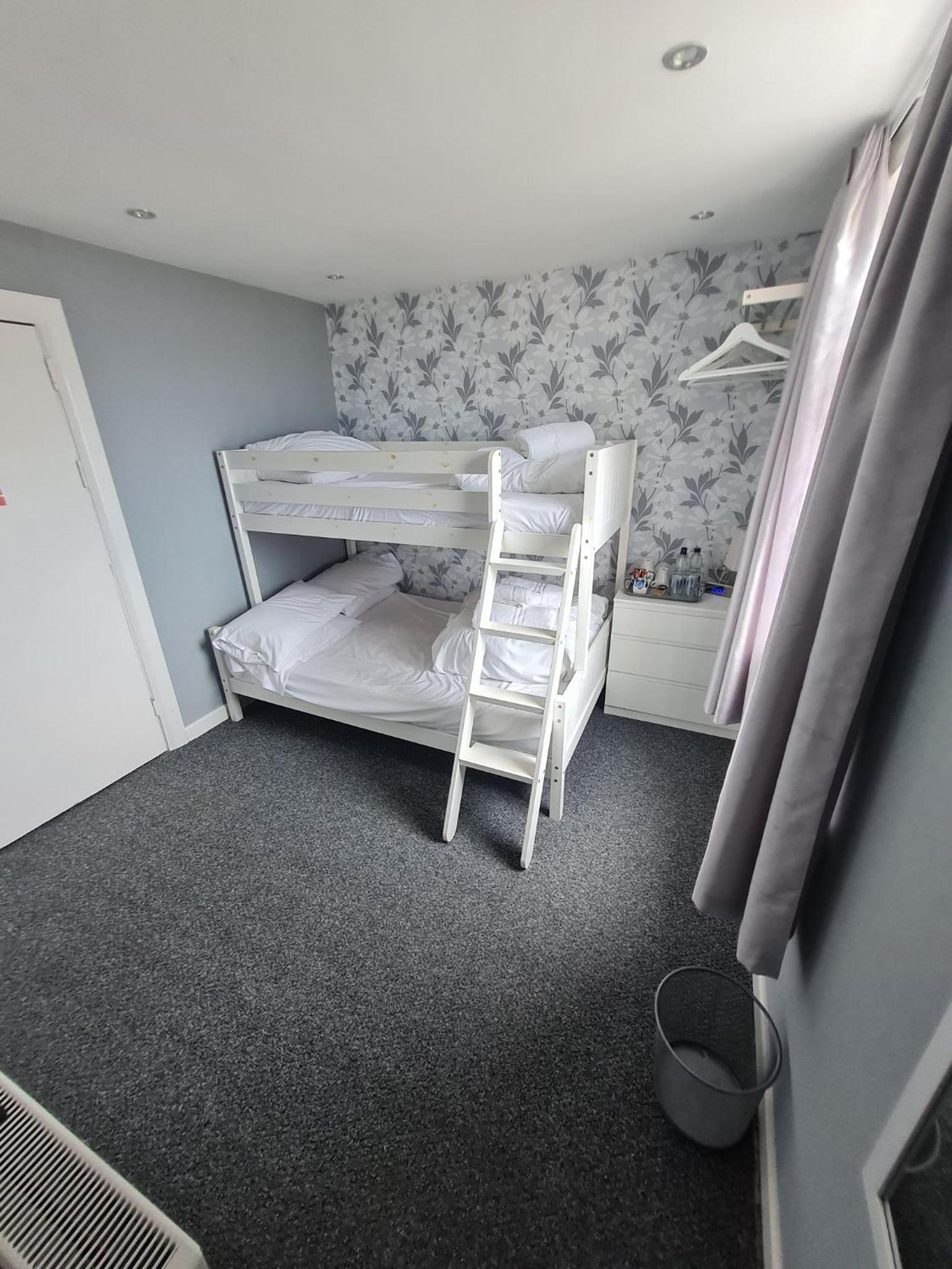 Family Interconnecting Room with Sea View - Photo 7