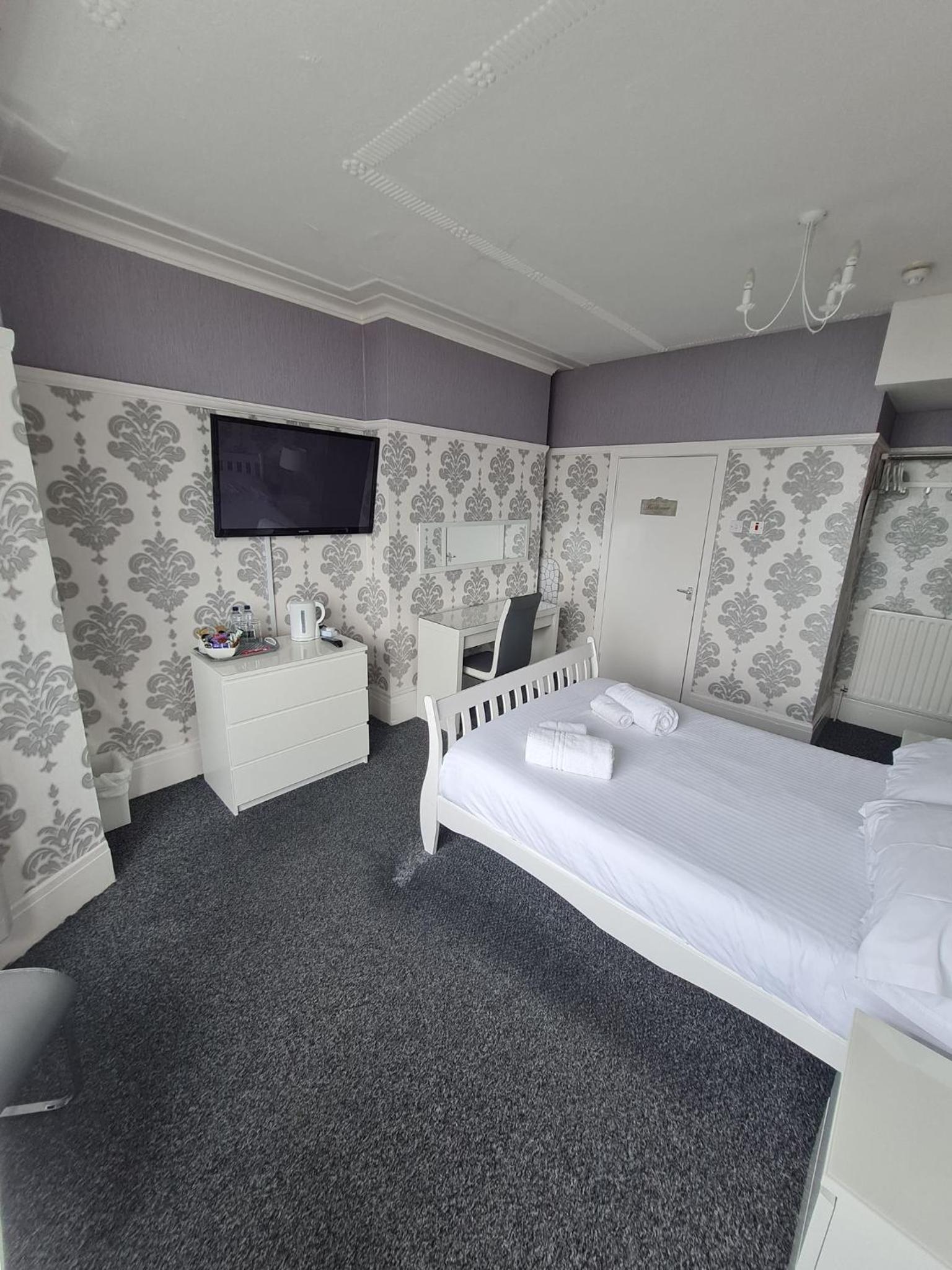 Superior Double Room with Sea View - Photo 4