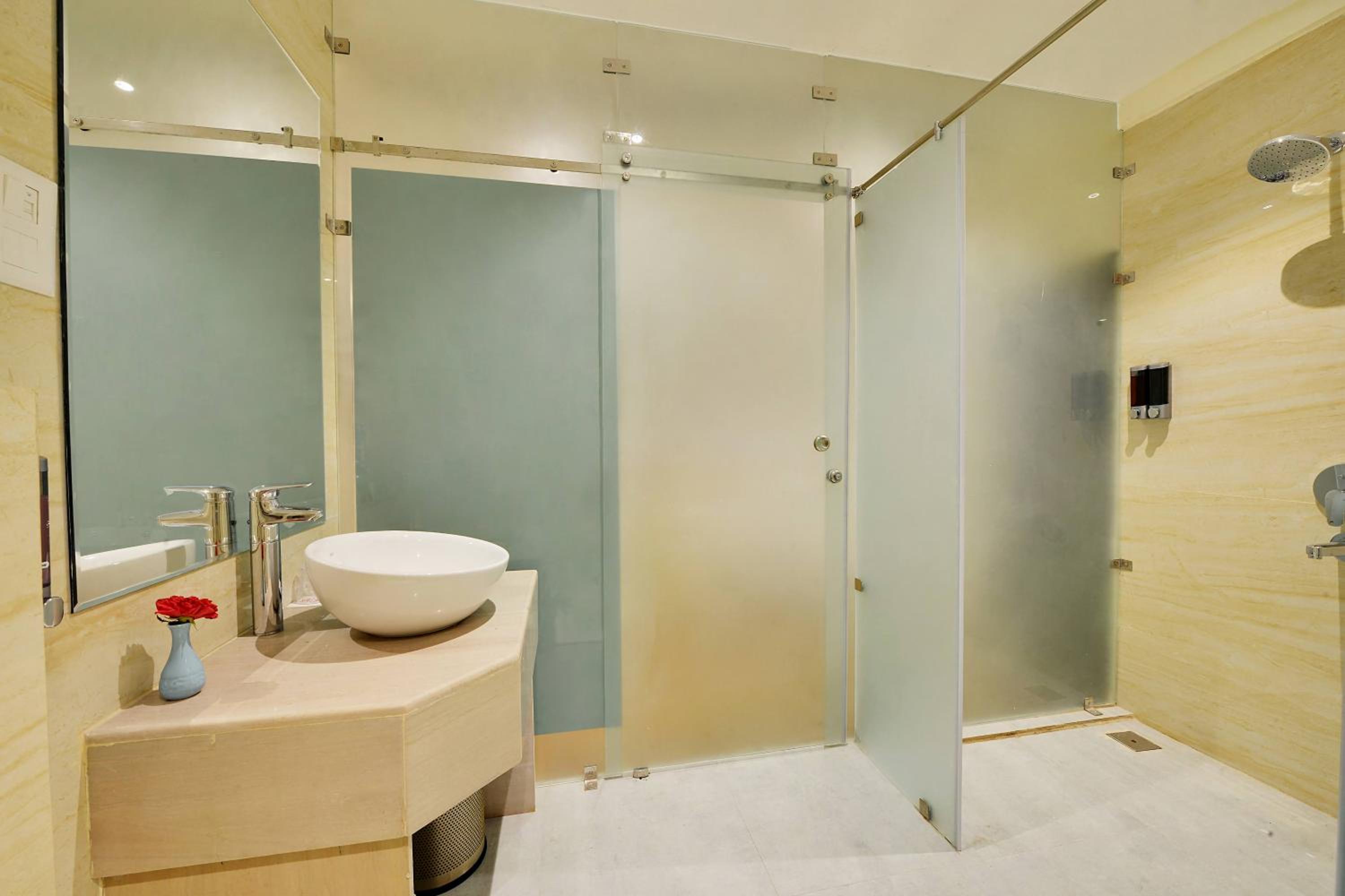 Suite - Photo 2