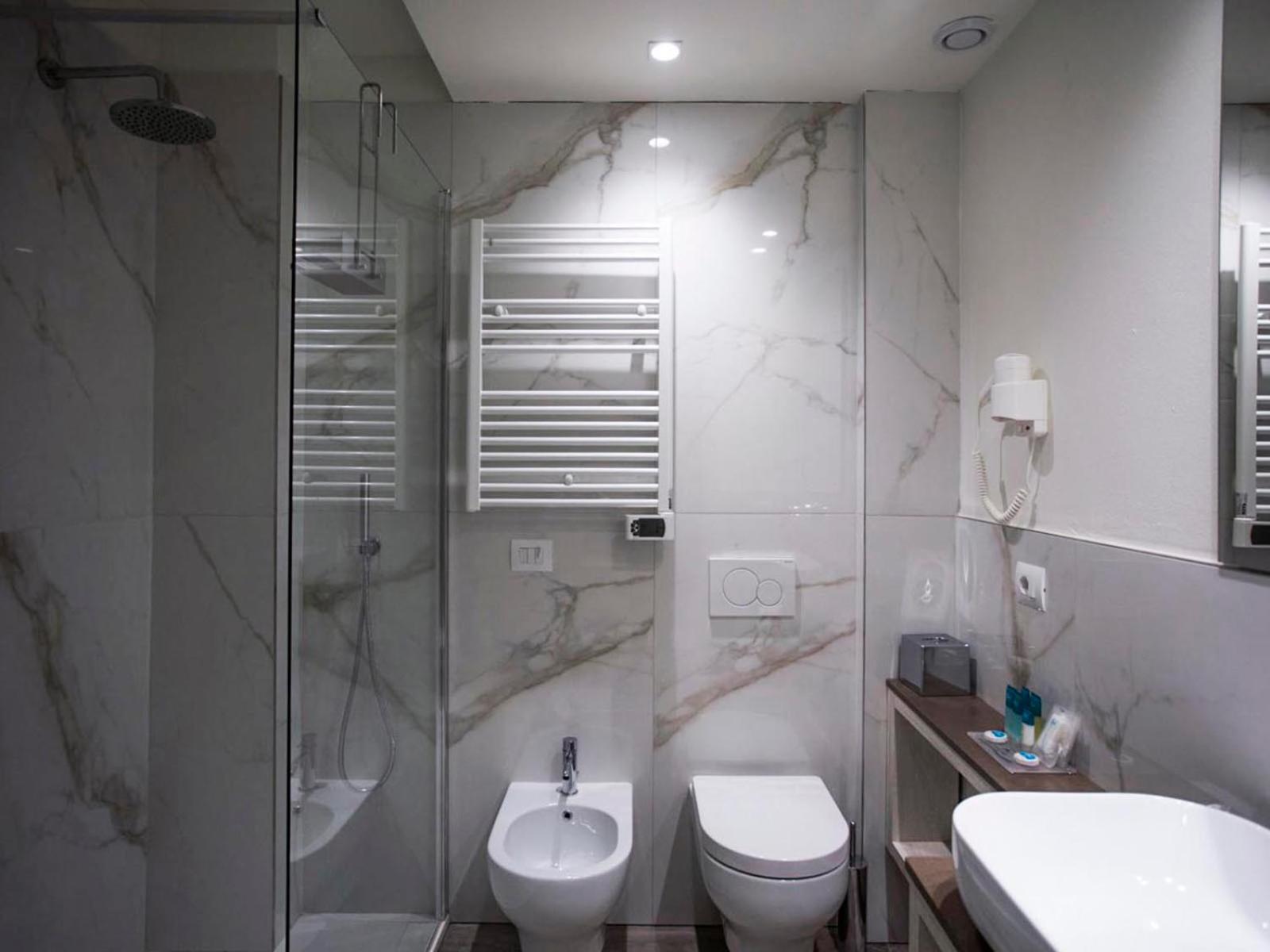Superior Double Room with Balcony and Sea View Beach Package - Photo 9