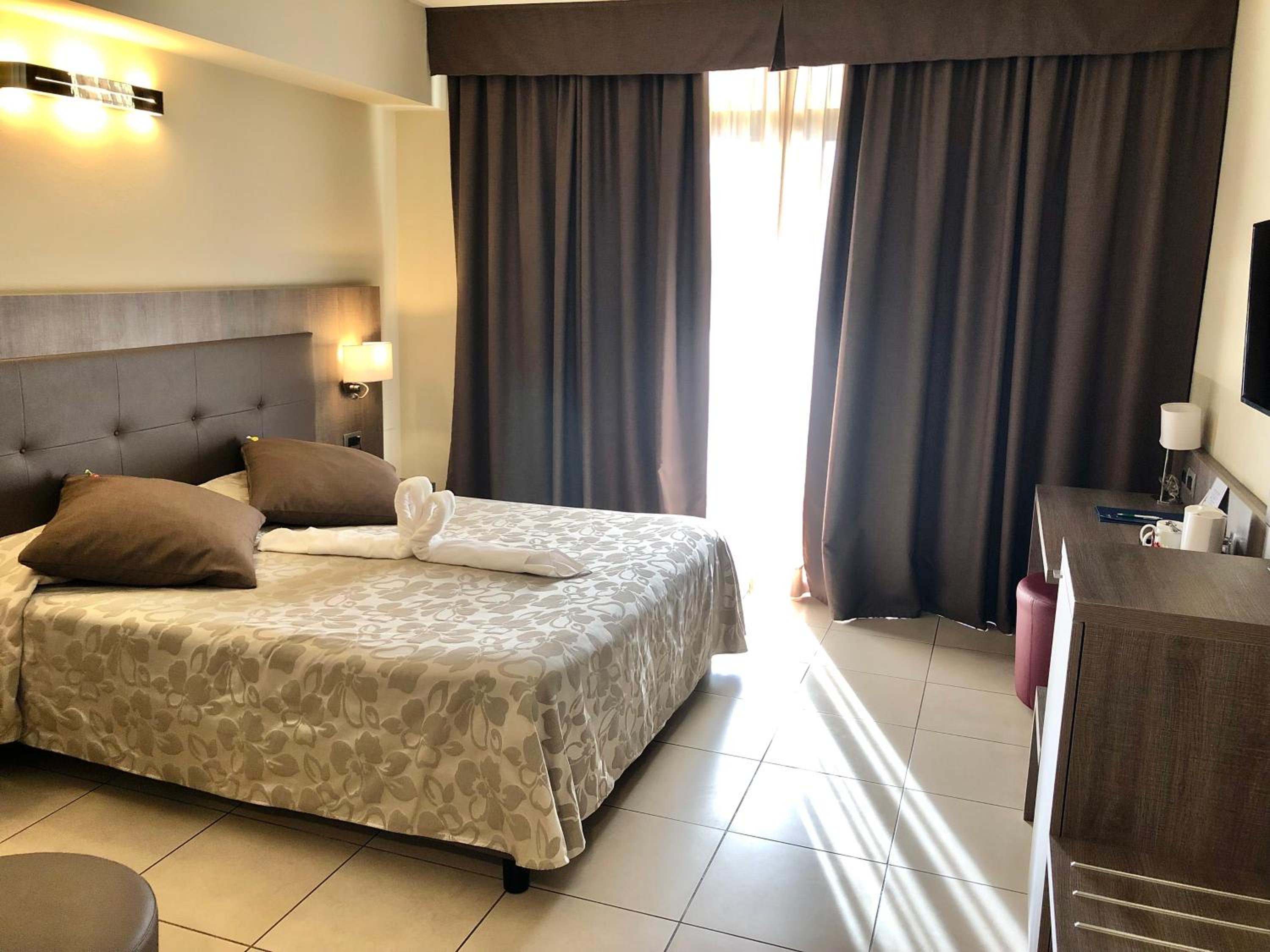 Double Room with Balcony - Photo 5