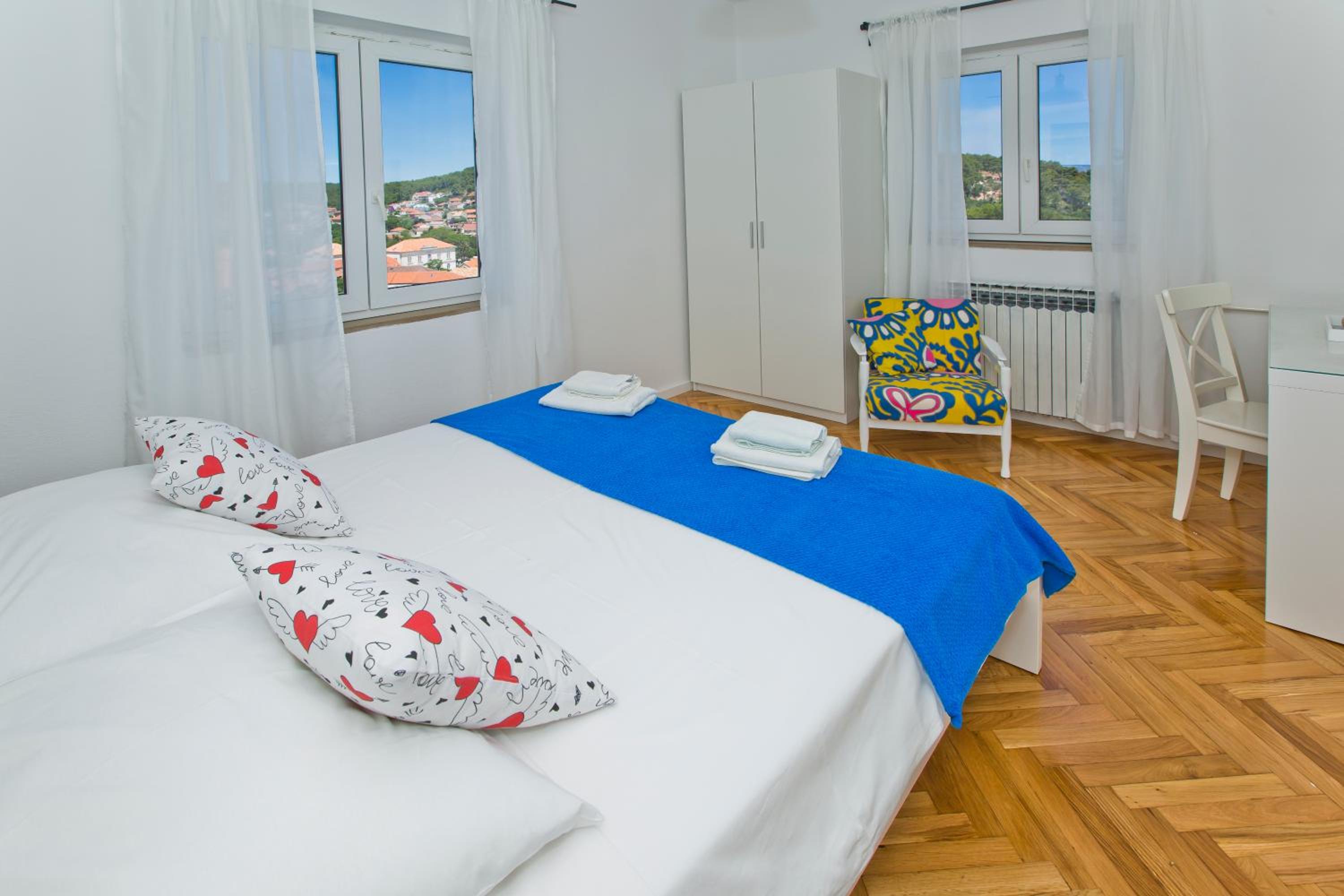 One-Bedroom Apartment with Balcony photo 3