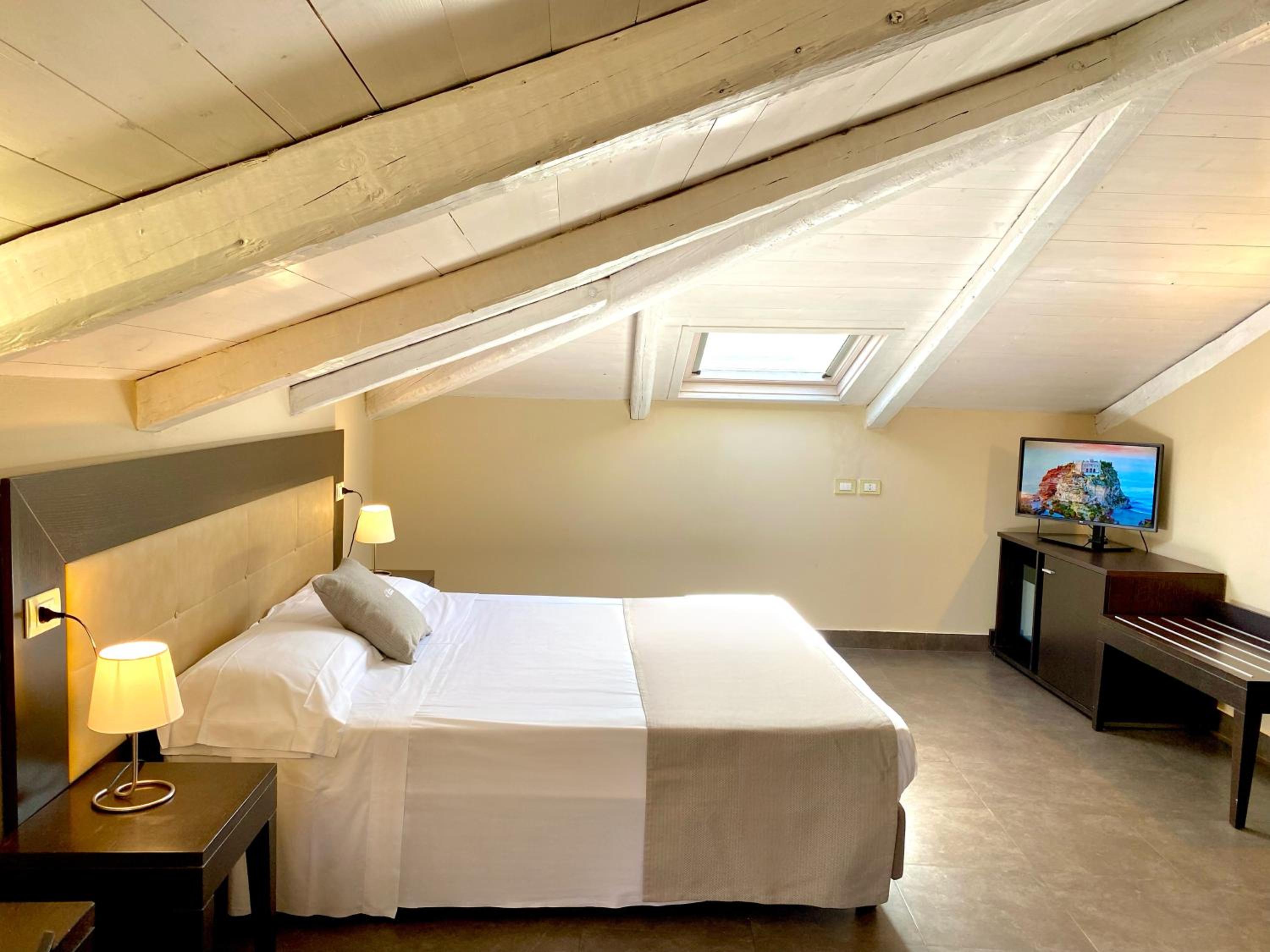 Junior Suite - Attic photo 1