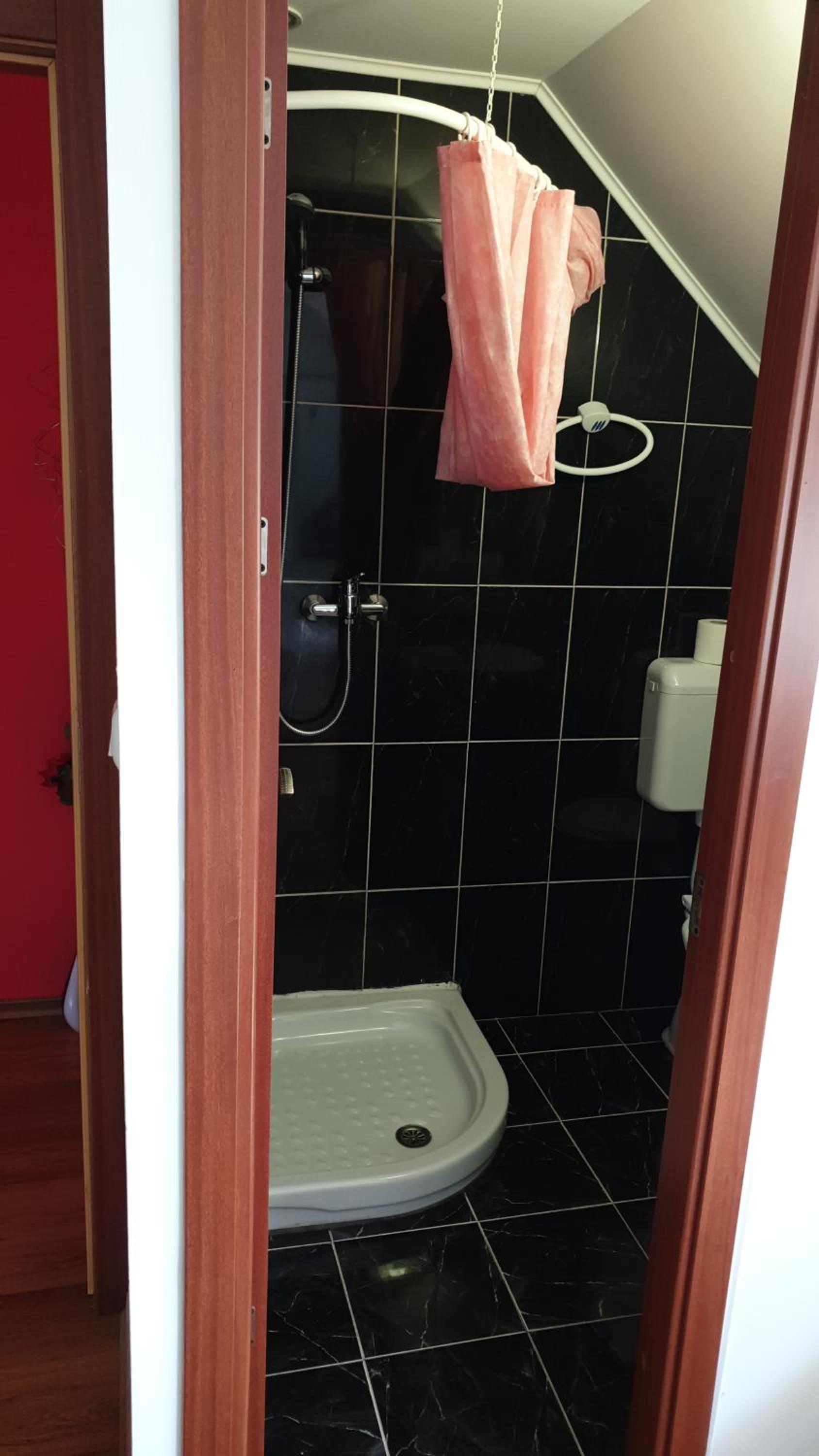 Double Room with Private Bathroom - Photo 7