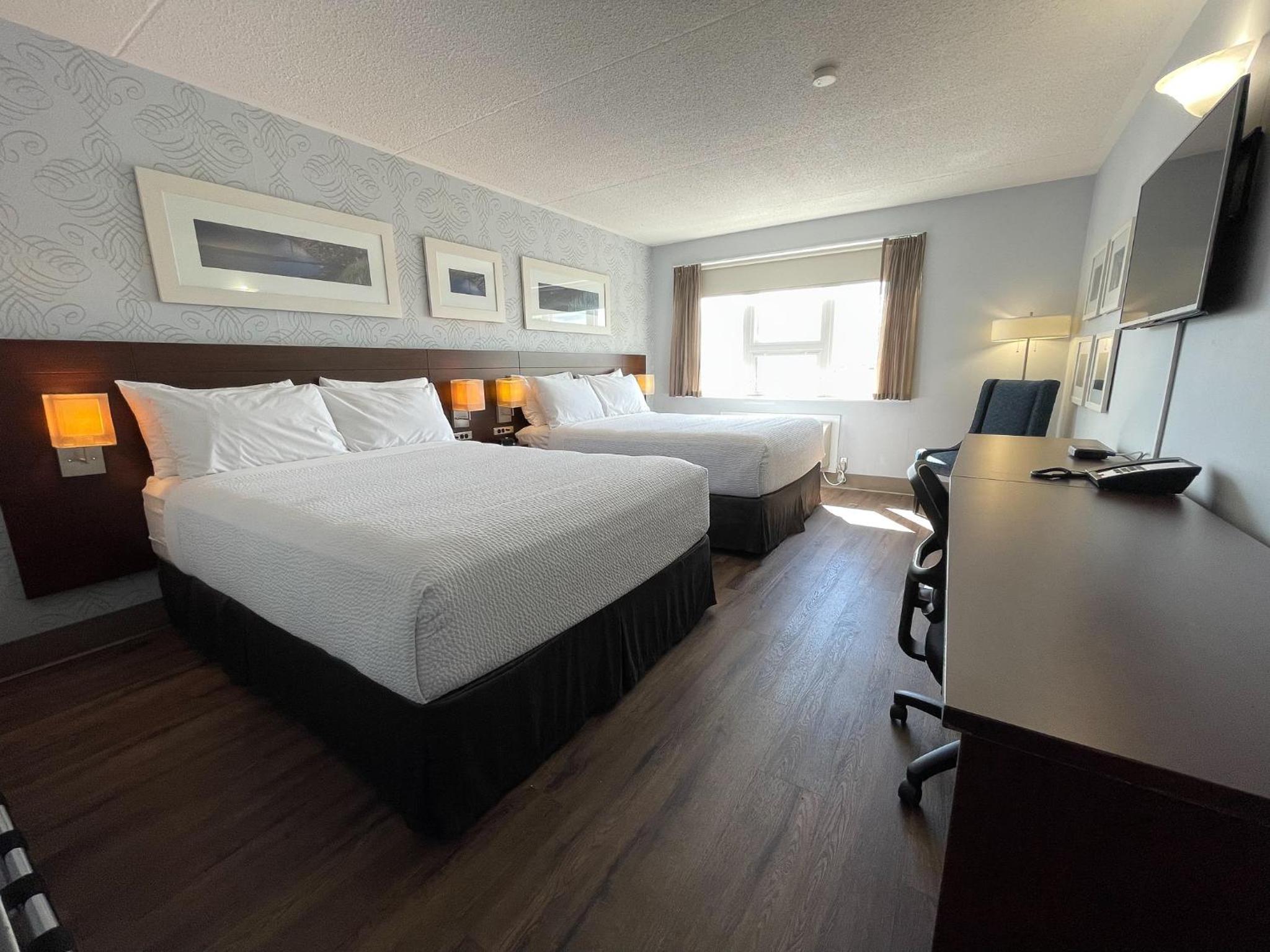 Double Room with Two Double Beds - Photo 3