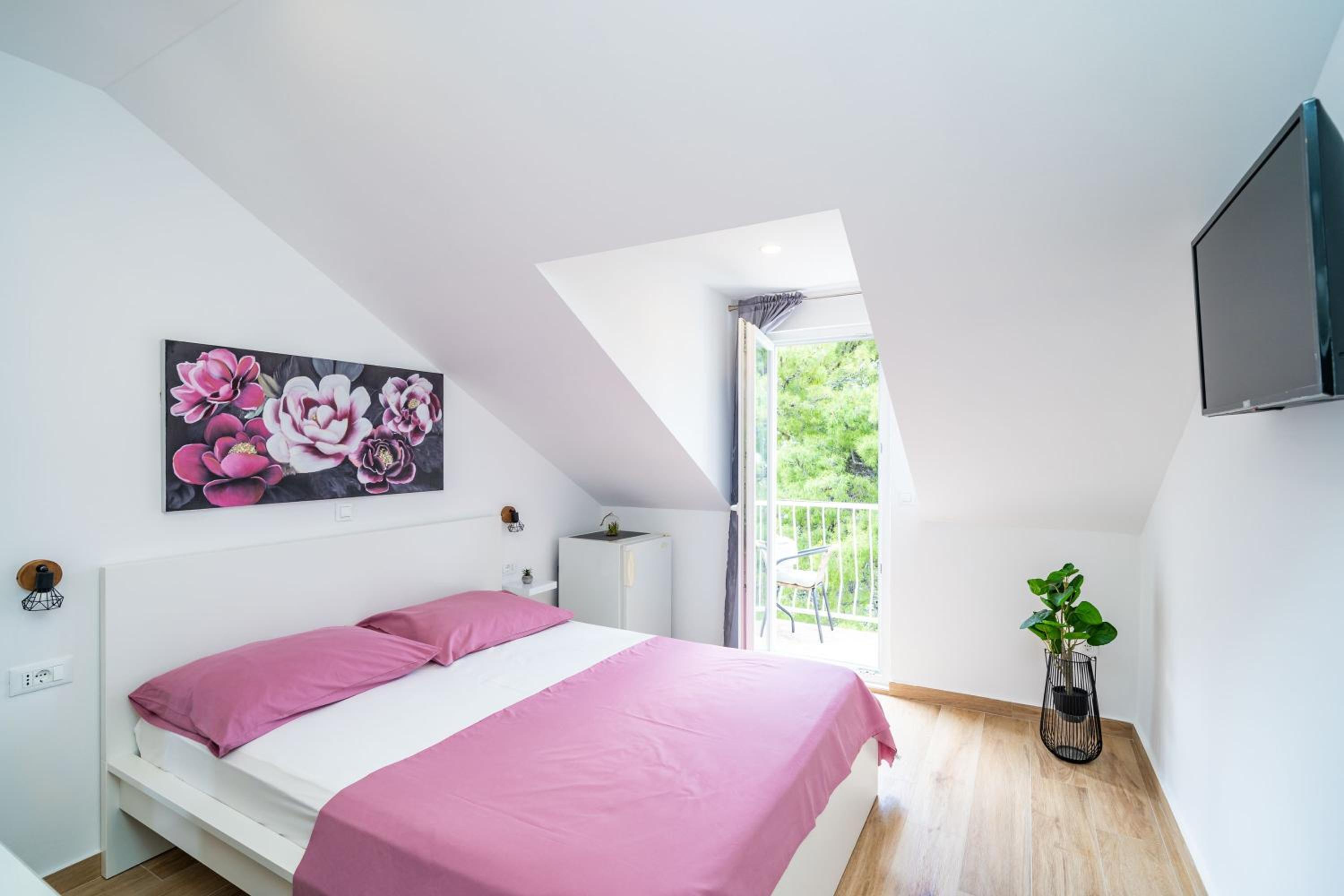 Superior Double or Twin Room with Balcony and Partial Sea View photo 1