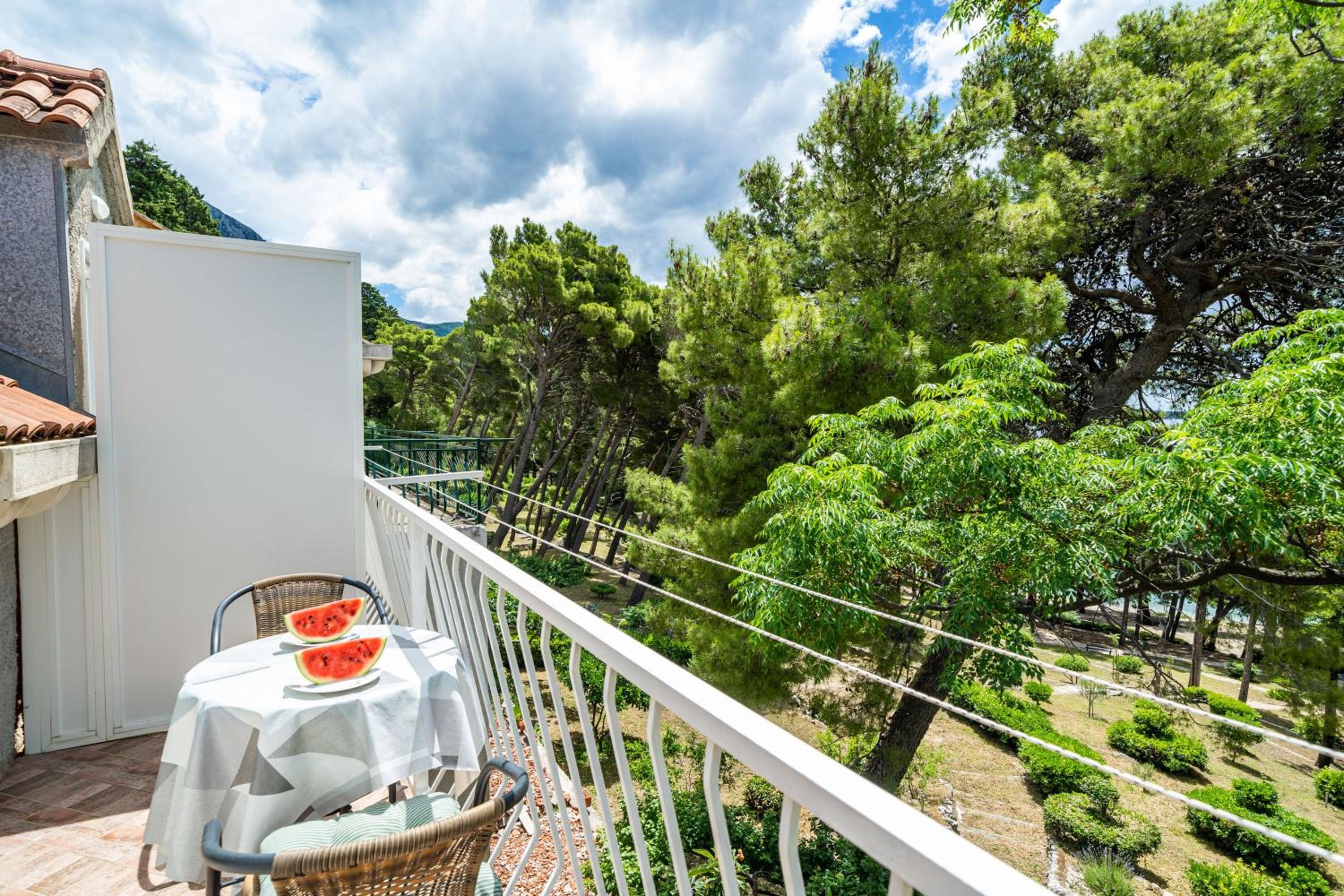 Premium Double or Twin Room with Balcony and Partial Sea View photo 3