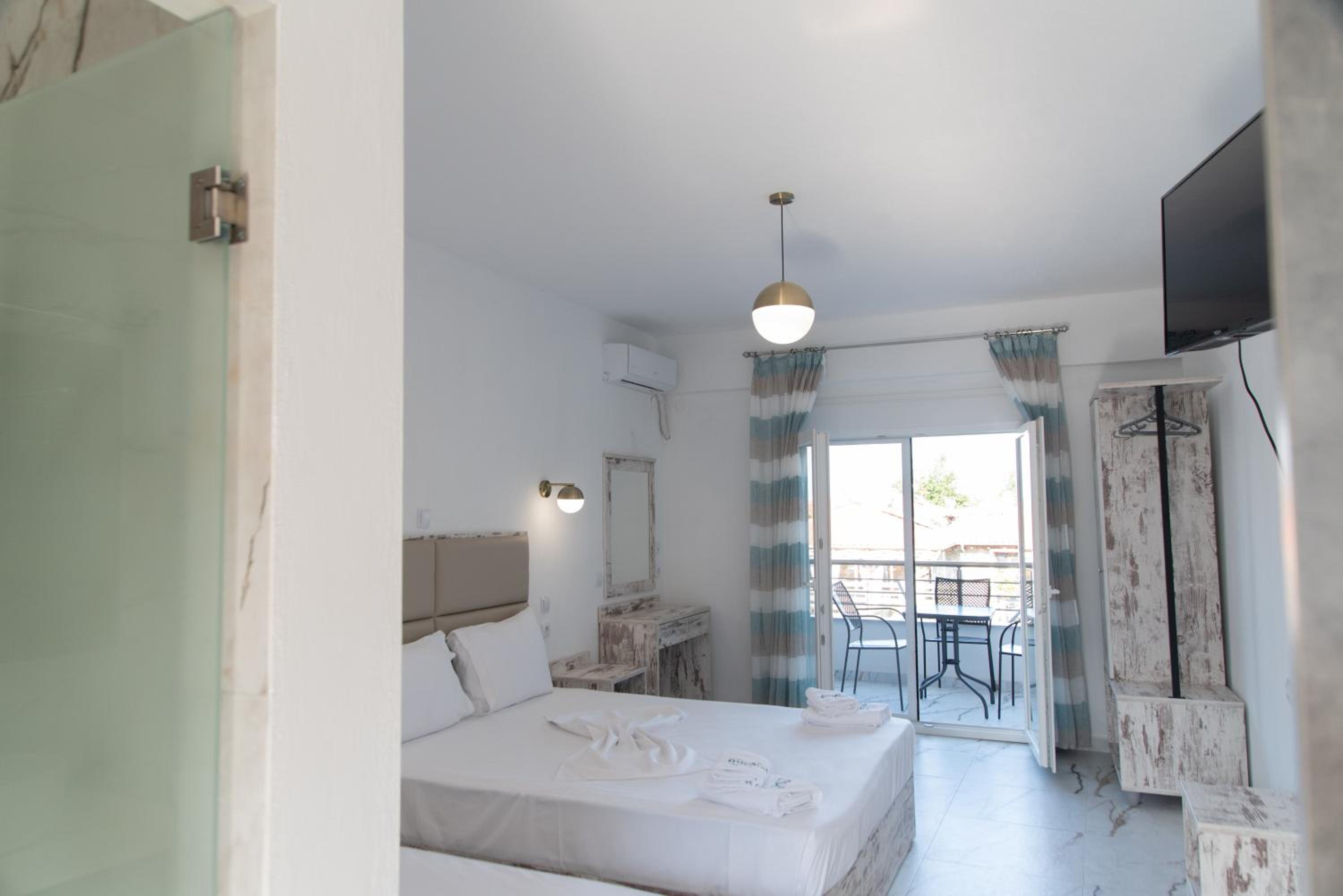 Deluxe Triple Room photo 2