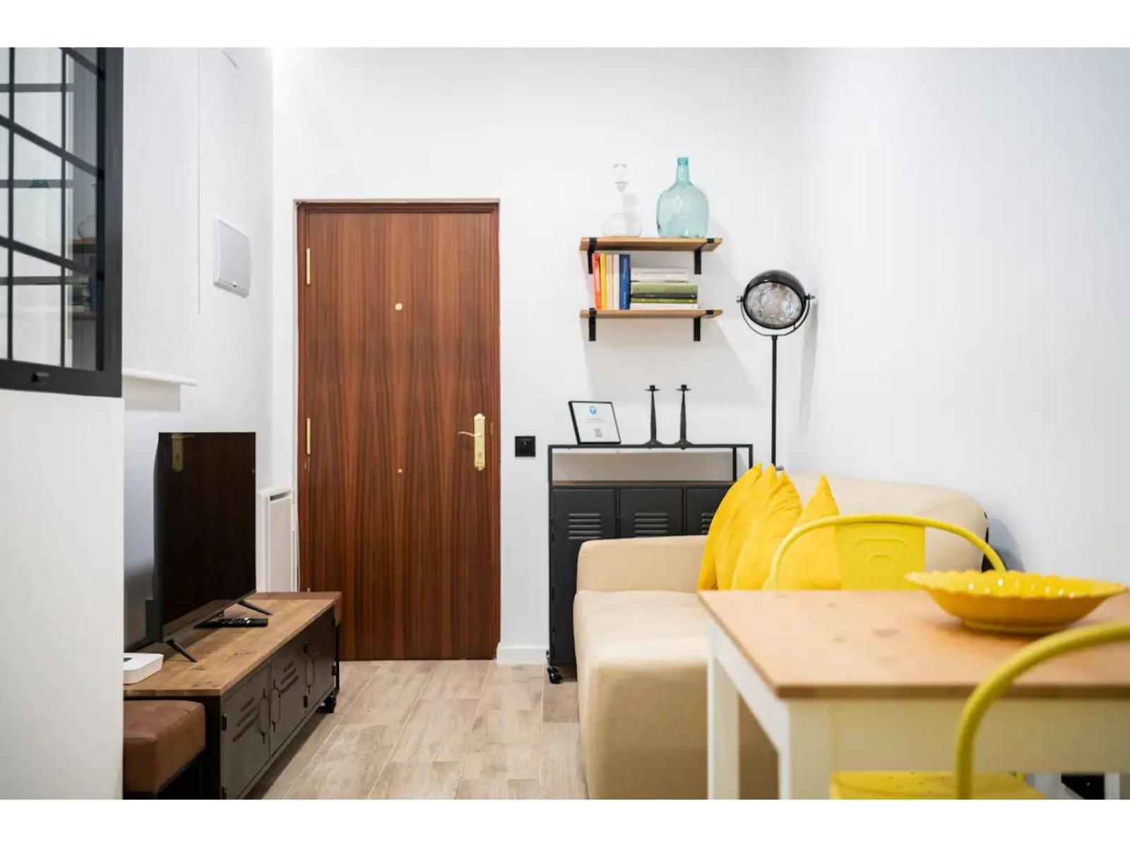 One-Bedroom Apartment photo 2